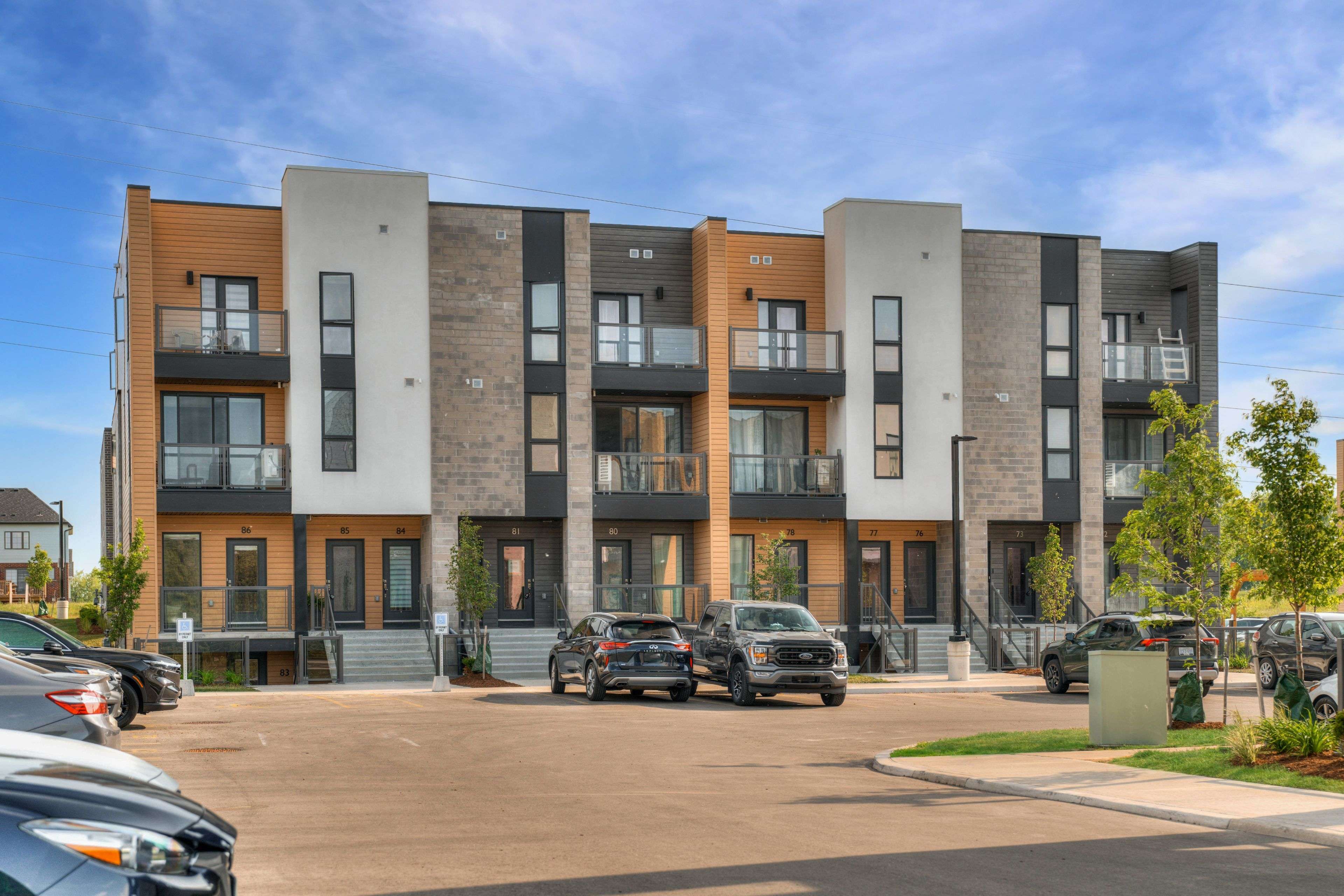 Kitchener, ON N2R 0S7,261 Woodbine AVE #86
