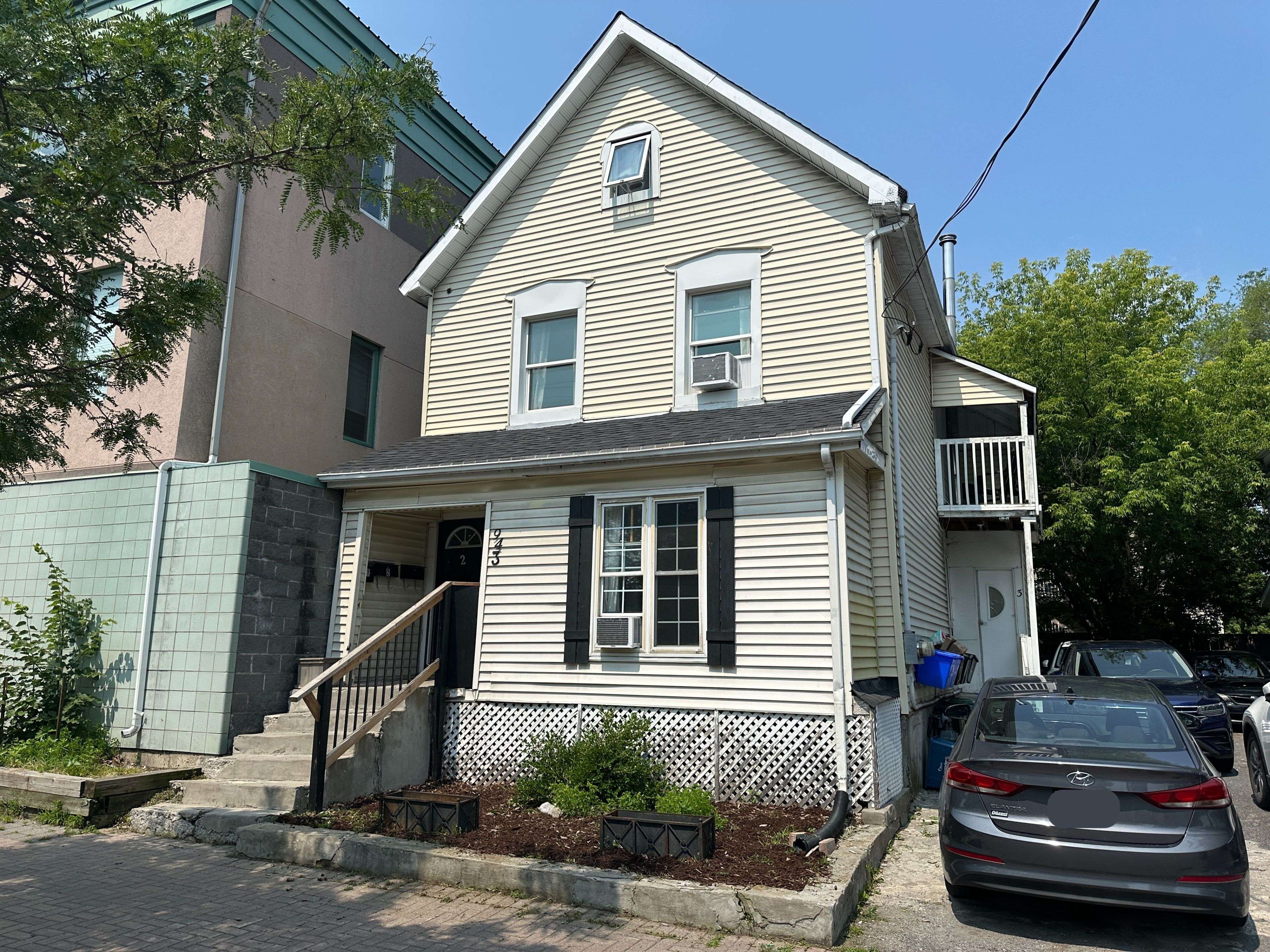 West Centre Town, ON K1Y 2X5,943 Wellington ST W #2