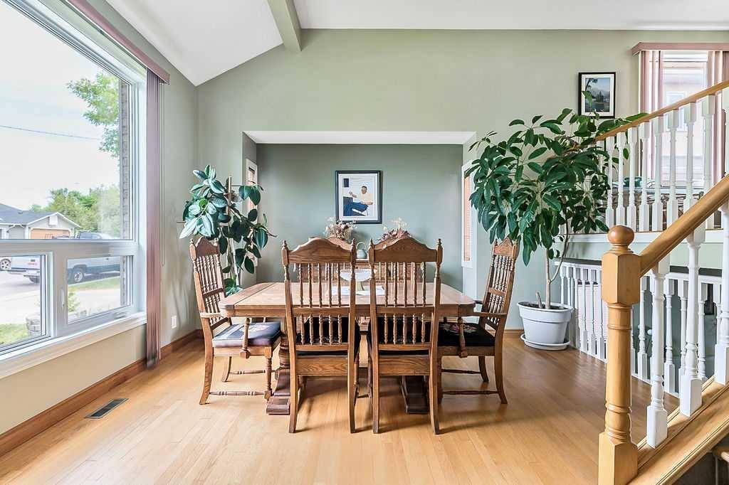 Calgary, AB T2Y 2Y2,141 Shawfield WAY SW