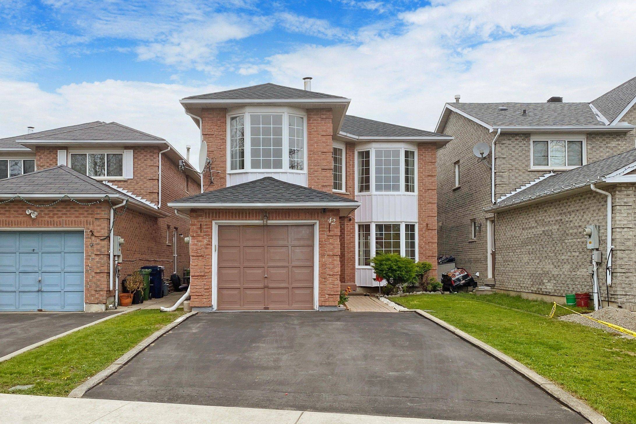Toronto E10, ON M1C 3R9,42 Grantown AVE #Upper