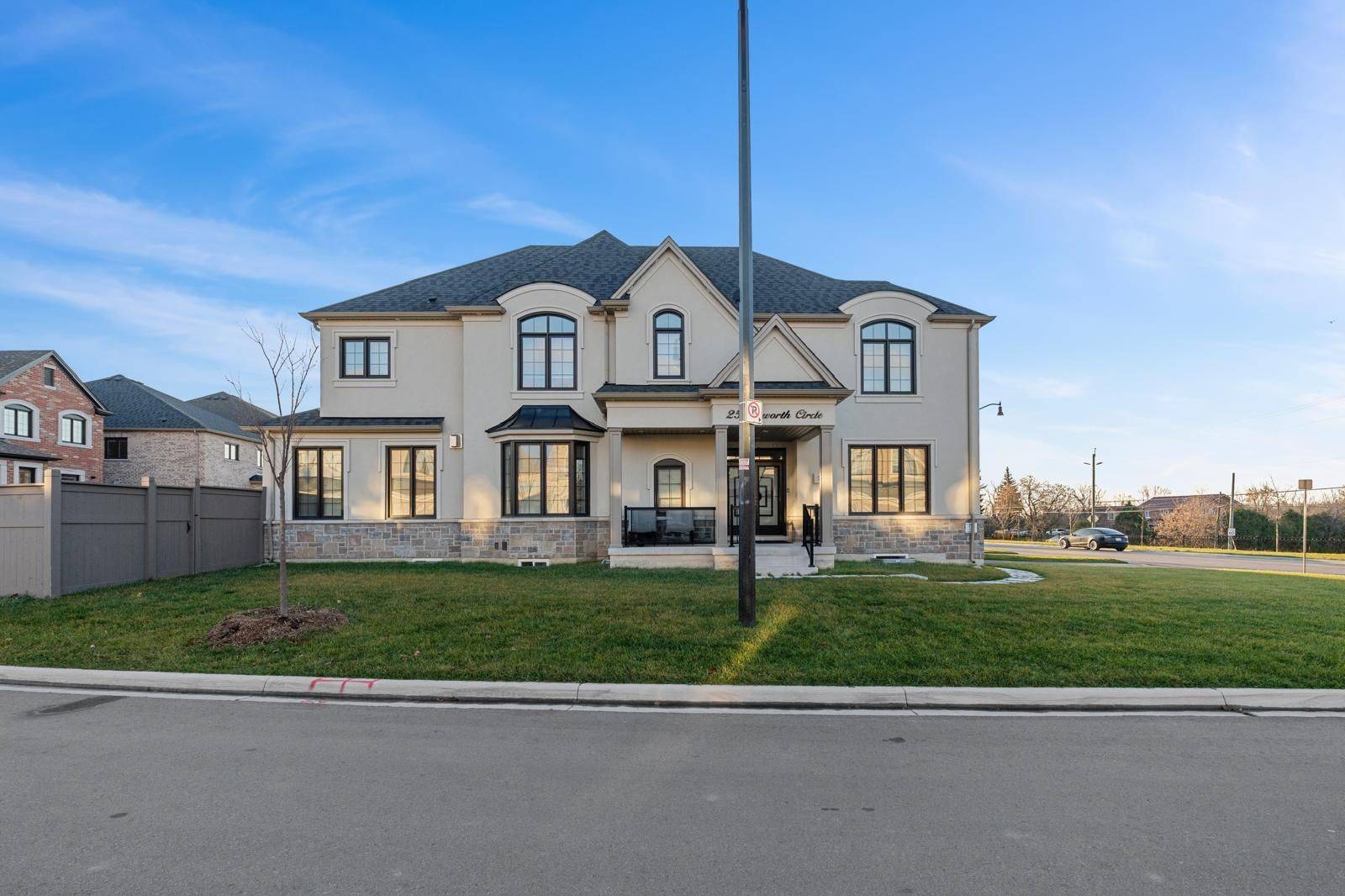 Brampton, ON L6Y 6J8,25 Ixworth CIR