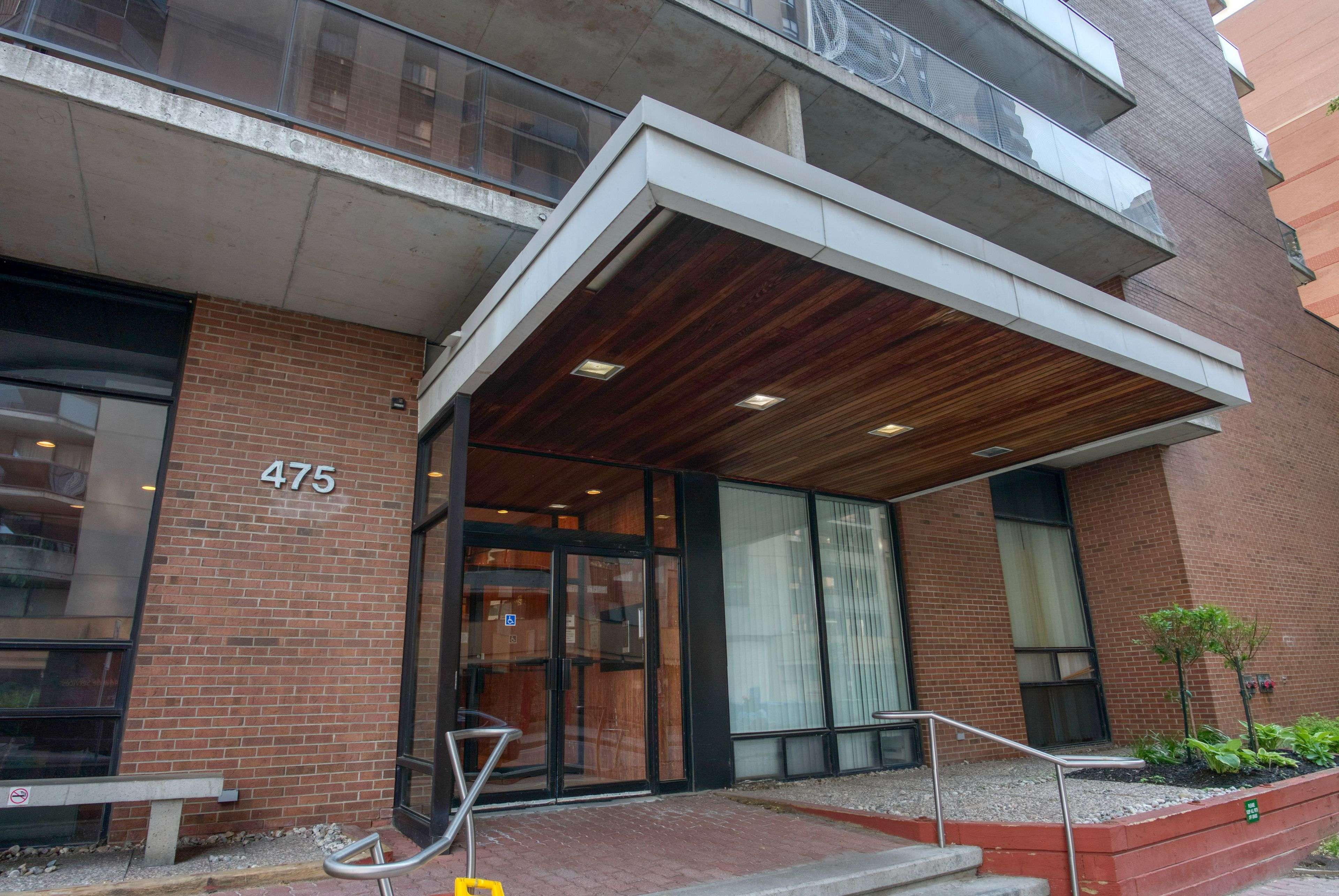 Ottawa Centre, ON K1R 7X1,475 Laurier AVE W #204