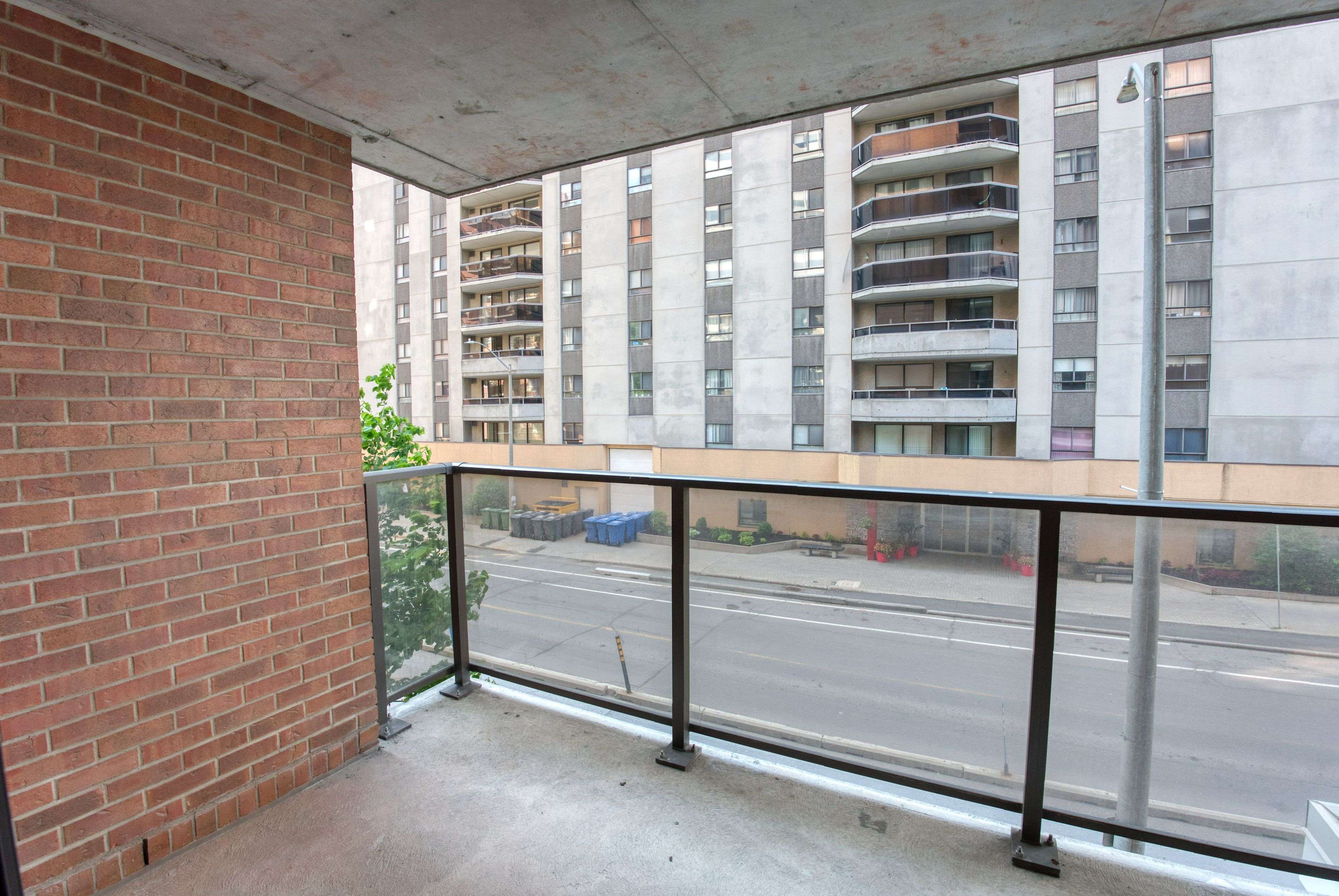 Ottawa Centre, ON K1R 7X1,475 Laurier AVE W #204