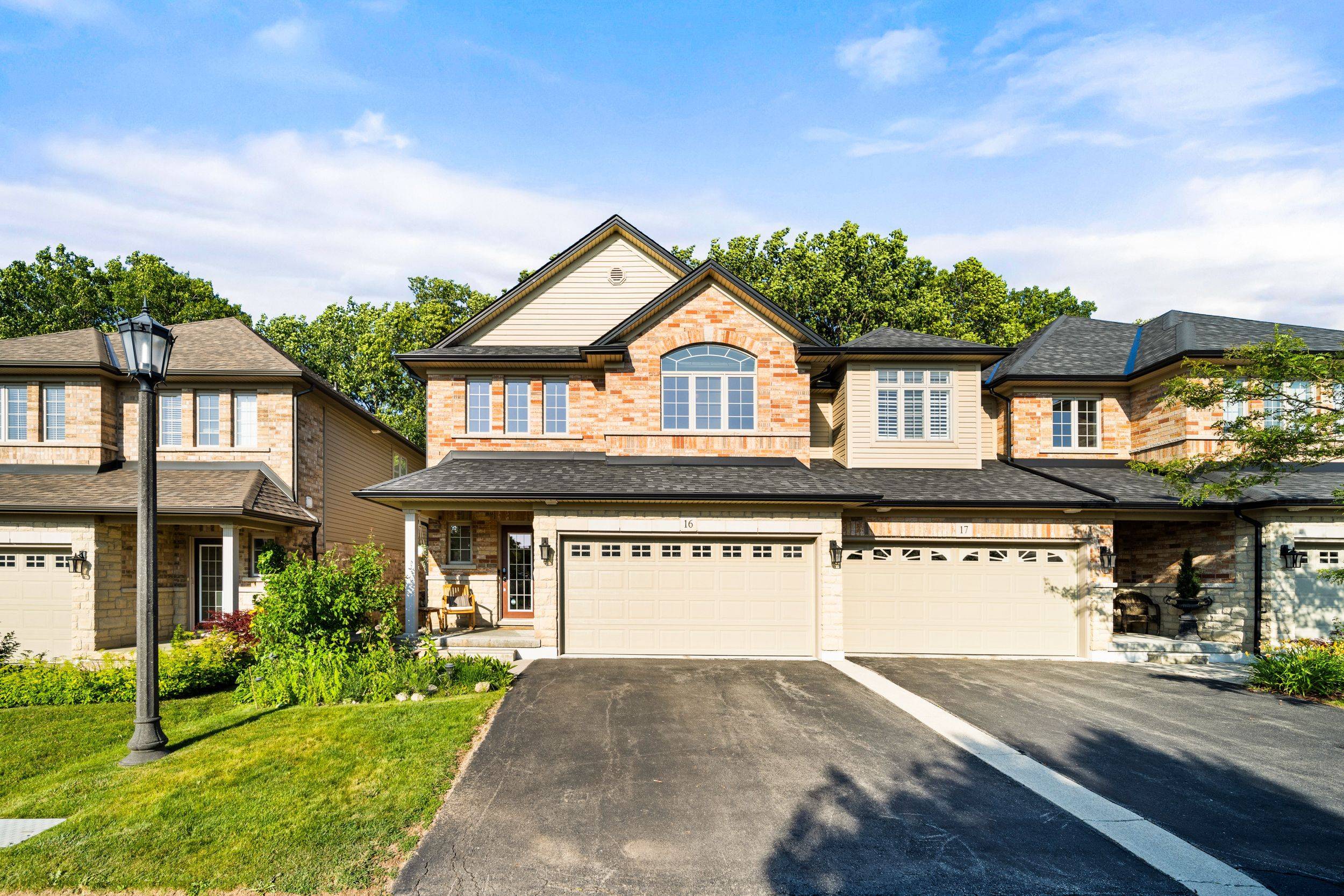 Hamilton, ON L9K 0B1,441 Stonehenge DR #16