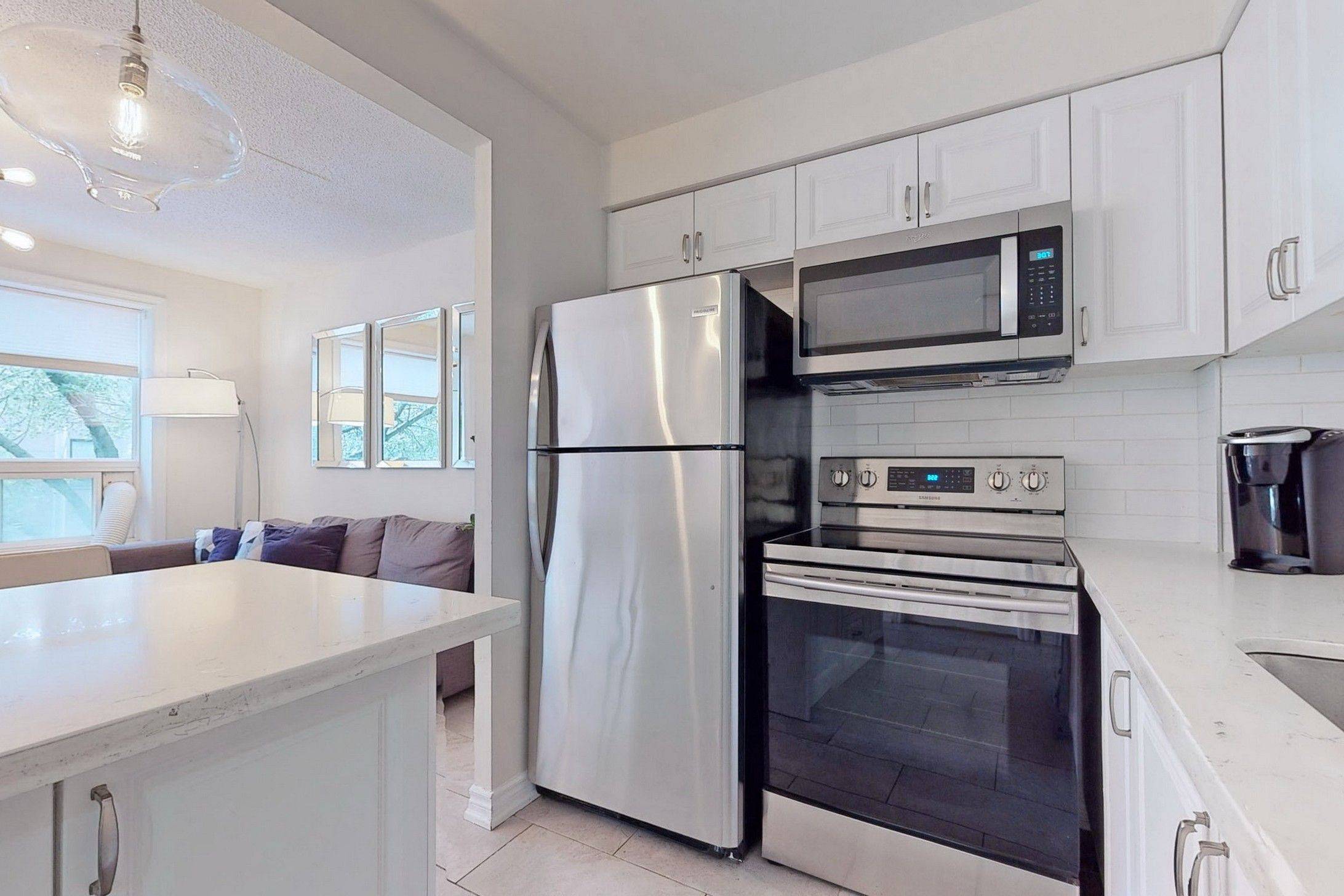 Toronto C01, ON M5T 2H1,61 Cameron ST #Unit B