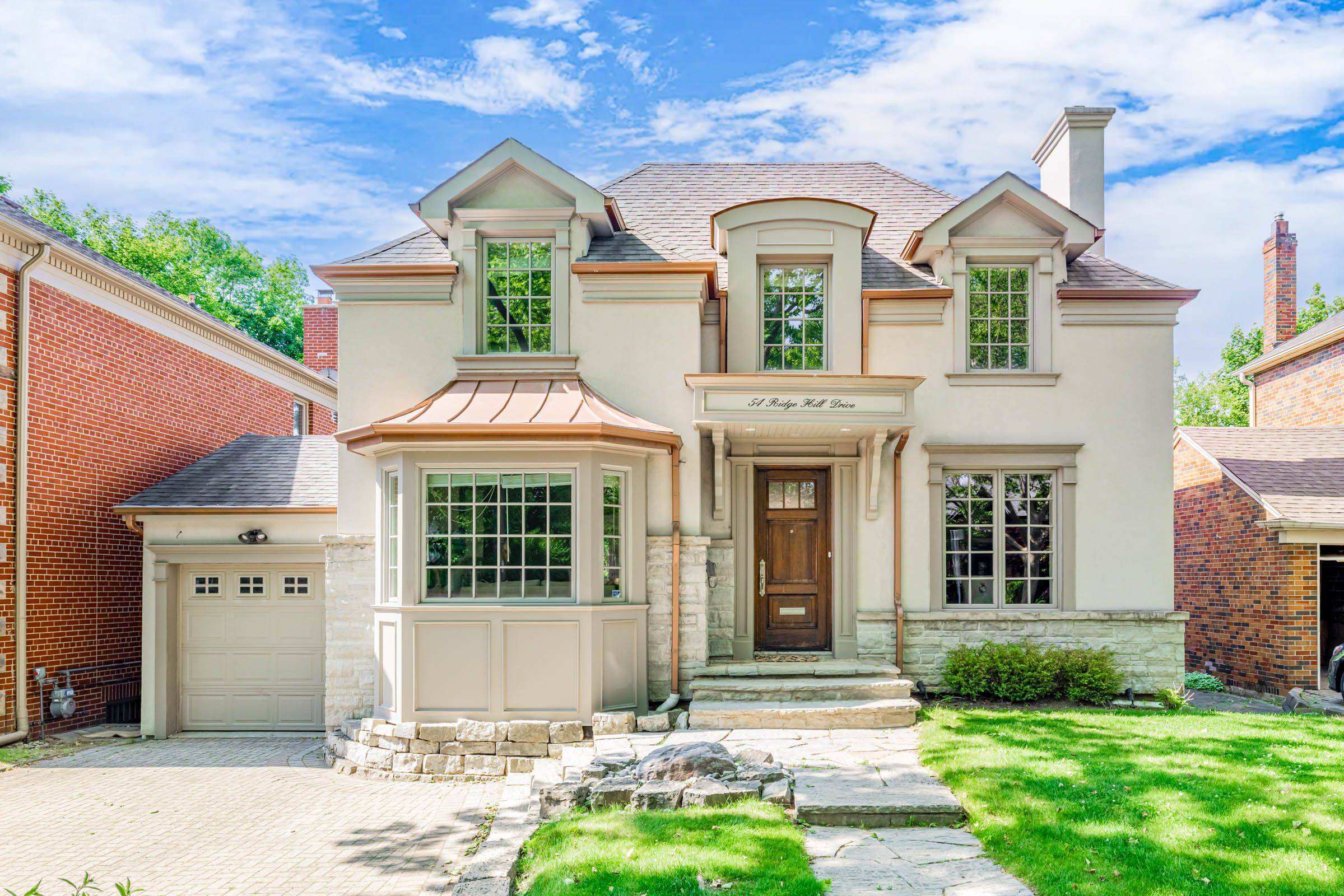 Toronto C04, ON M6C 2J4,54 Ridge Hill DR