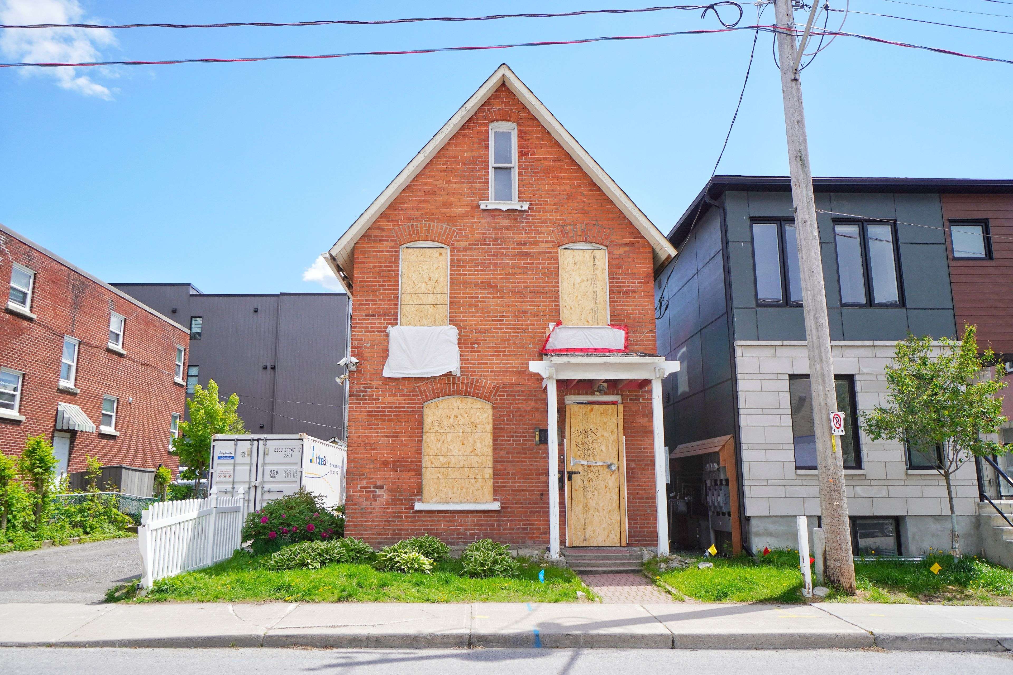 West Centre Town, ON K1R 6Z6,402 Arlington AVE