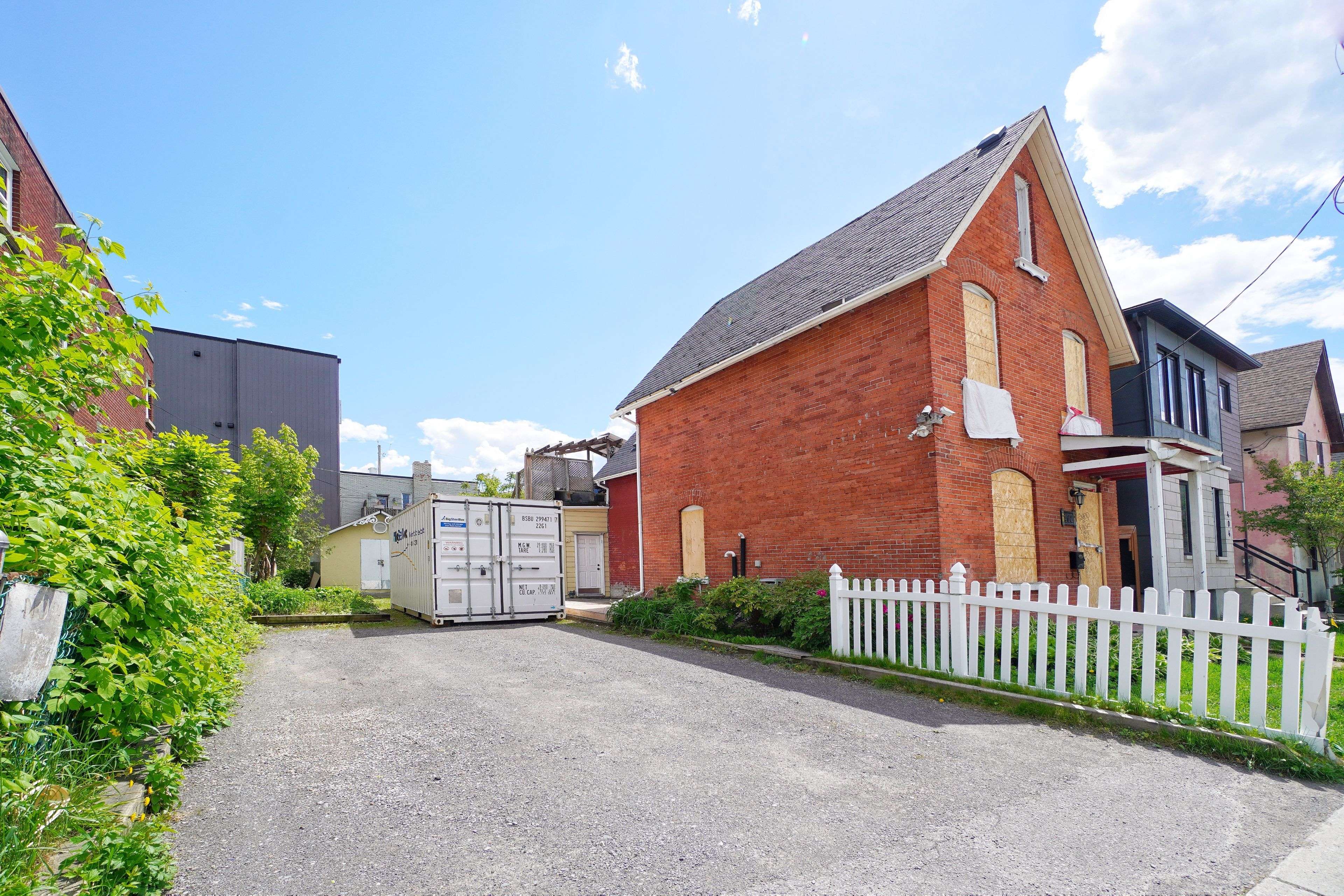 West Centre Town, ON K1R 6Z6,402 Arlington AVE