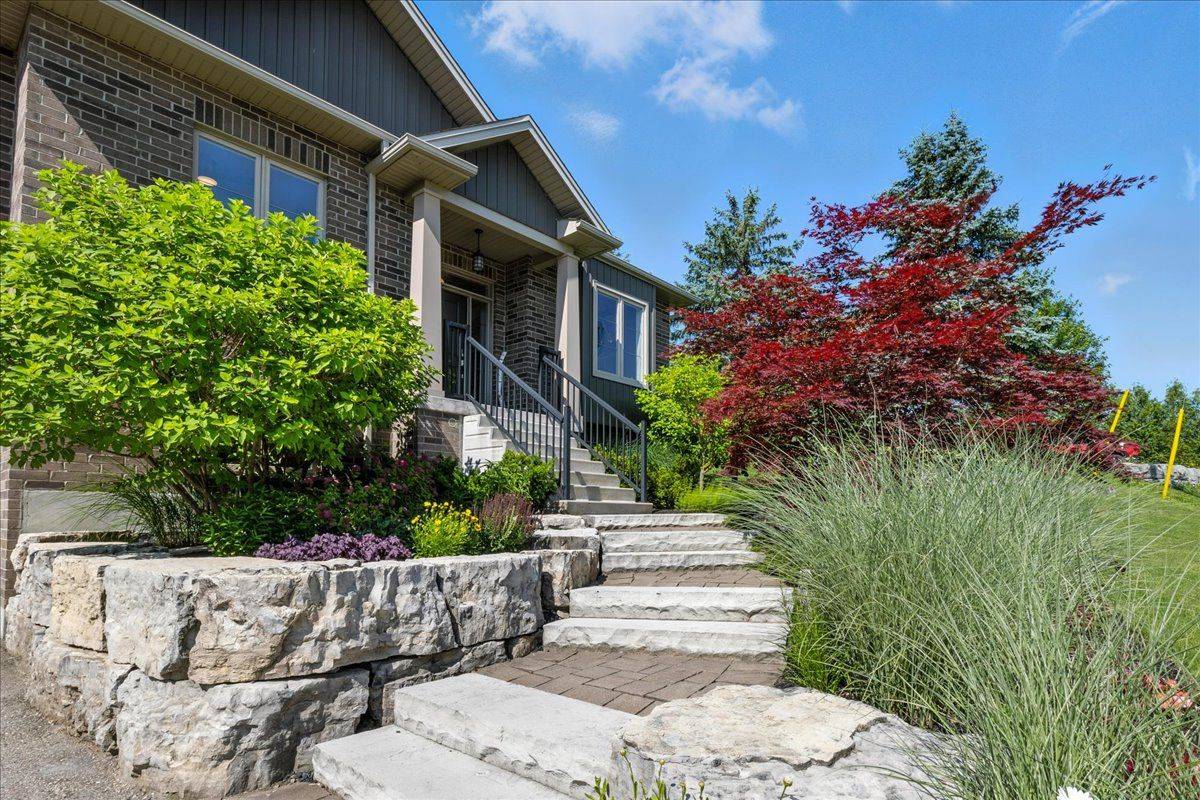 Mapleton, ON N0B 1A0,14 Highview ST
