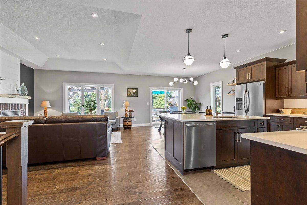 Mapleton, ON N0B 1A0,14 Highview ST