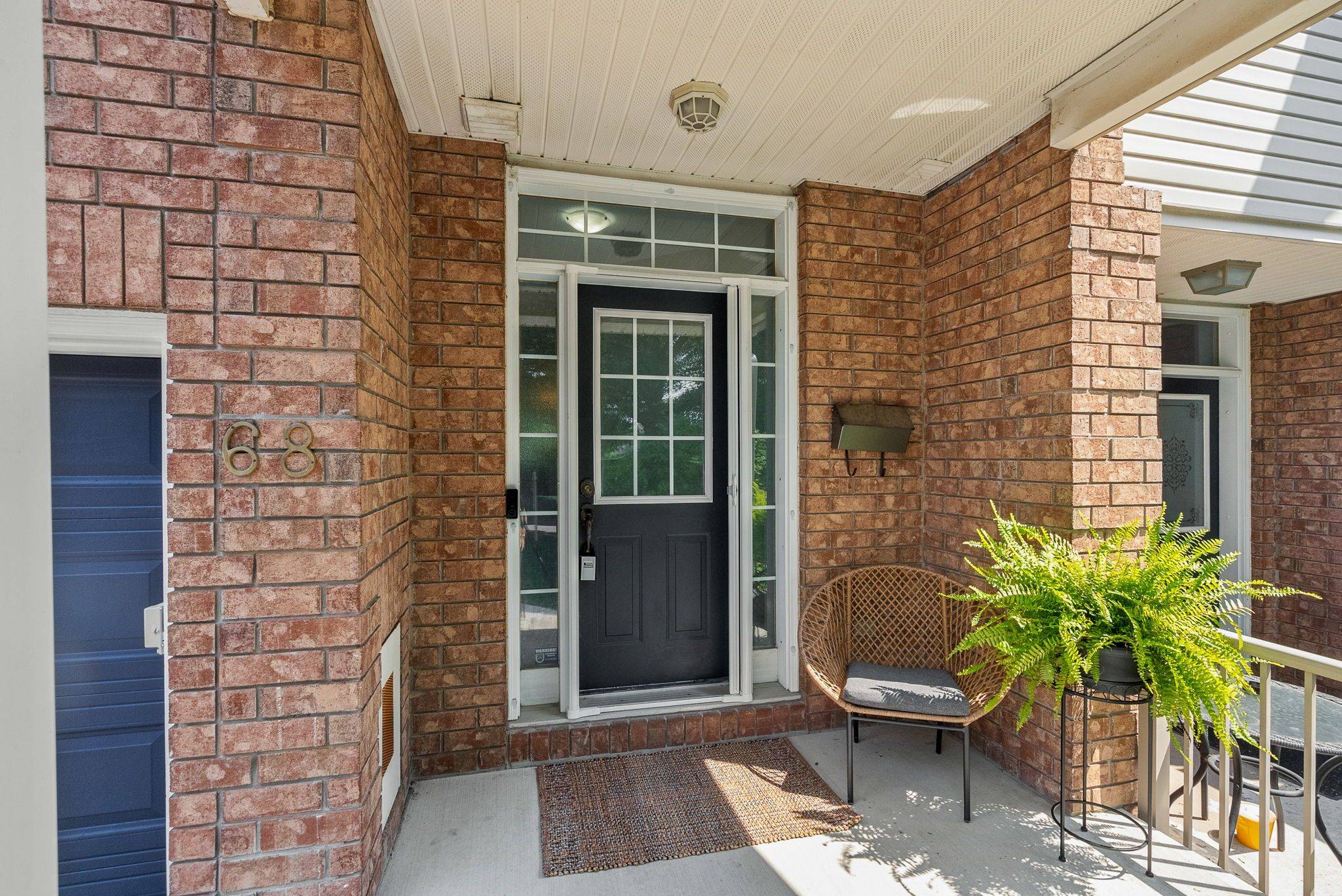 Kanata, ON K2M 2S3,68 Eagleview ST