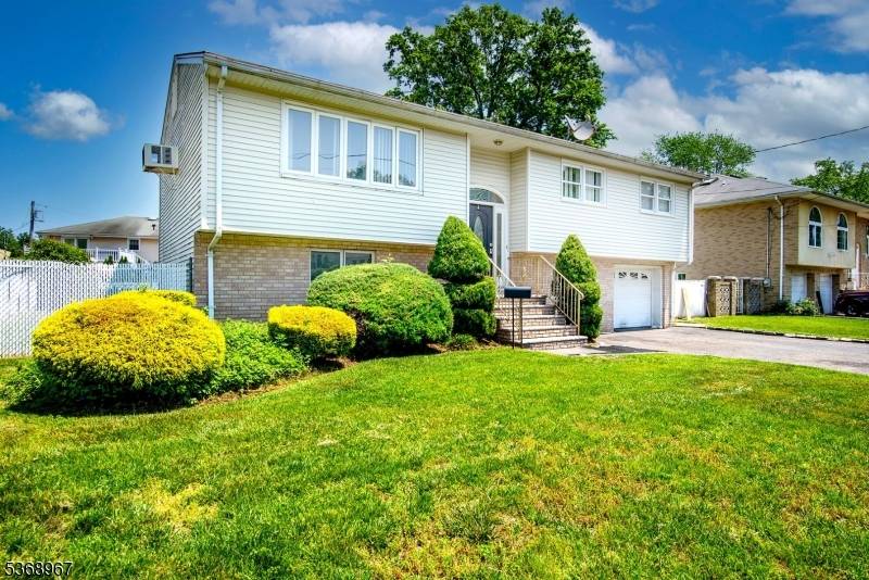 Little Ferry Boro, NJ 07643,4 Elizabeth Ct