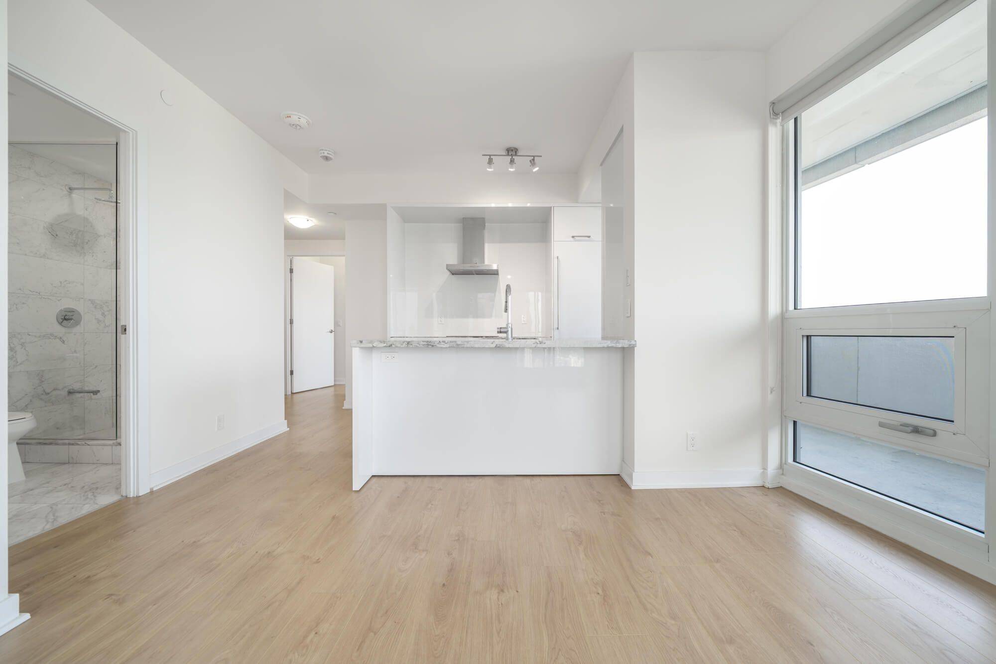 Toronto C10, ON M4S 0B8,2221 Yonge ST #4003