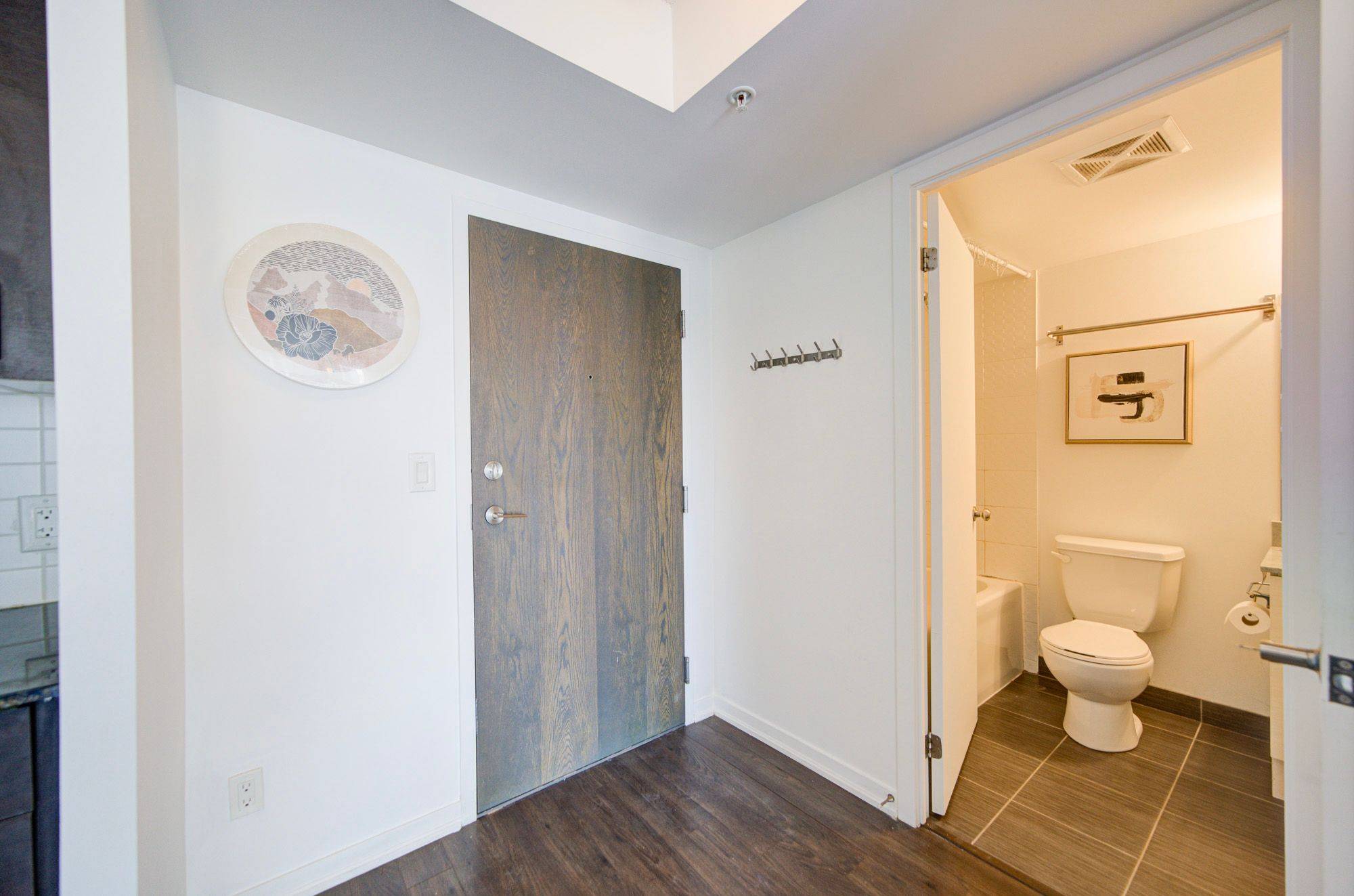 Toronto C01, ON M6J 0B1,68 Abell ST #728