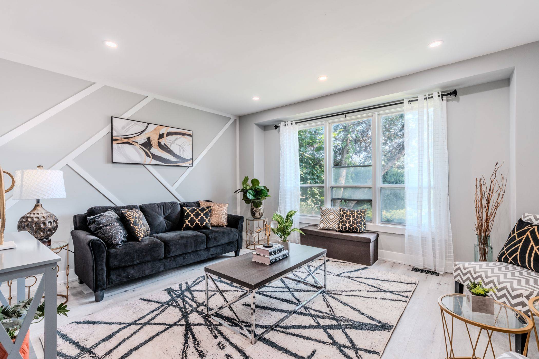 Oshawa, ON L1H 3X4,10 Grassmere CT
