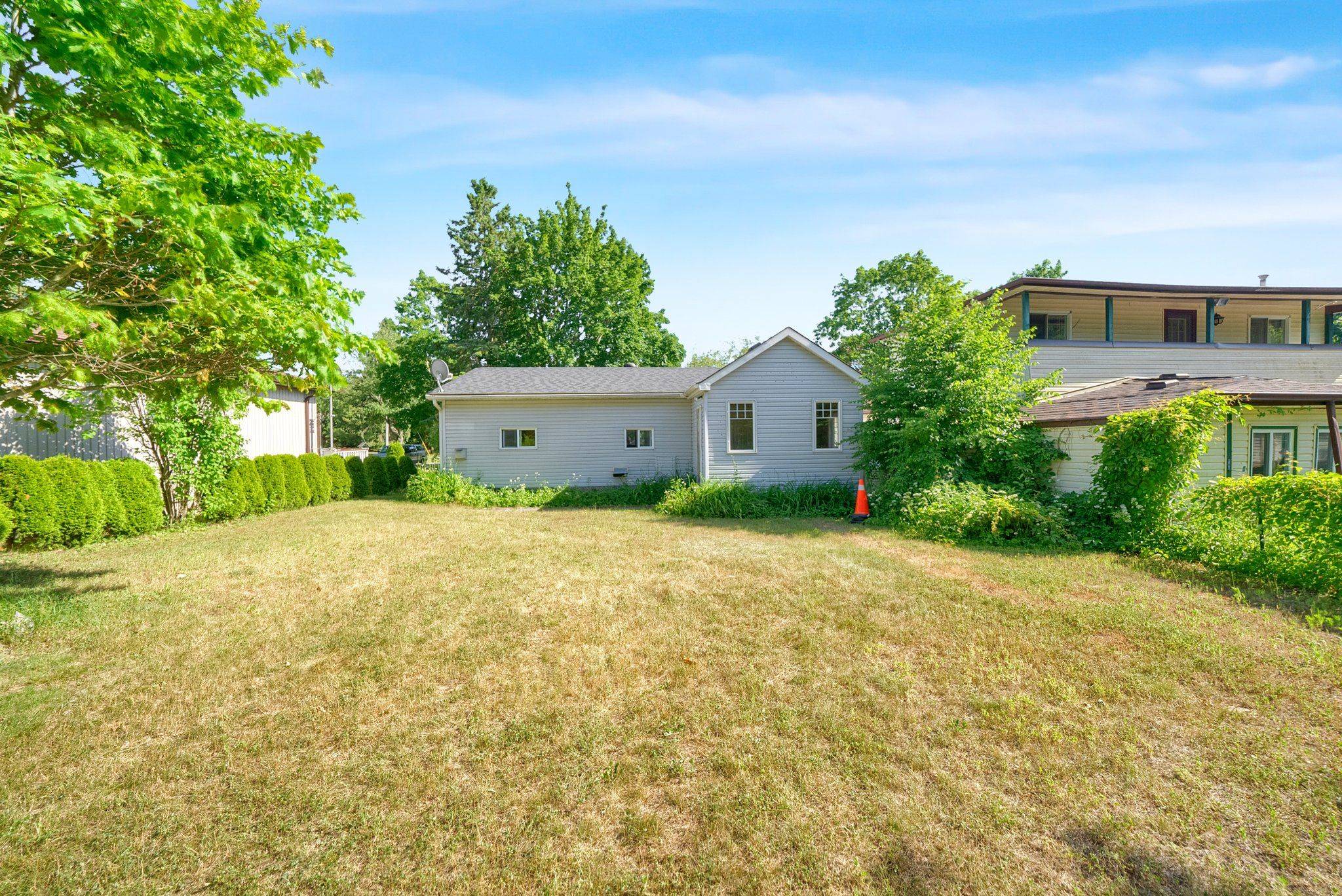 Clarington, ON L0B 1J0,10126 Longsault RD #13