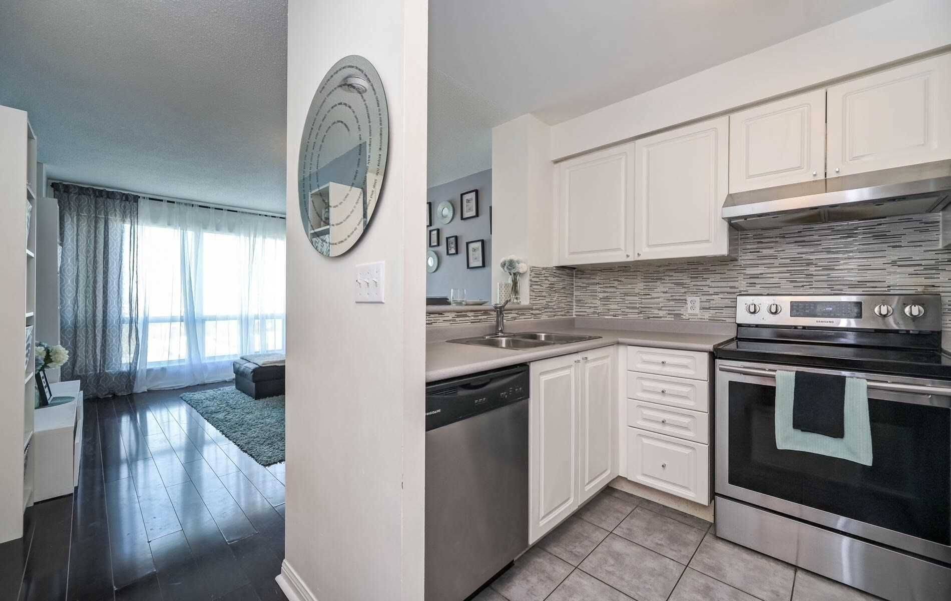 Toronto E09, ON M1H 3J5,11 Lee Centre DR #2305
