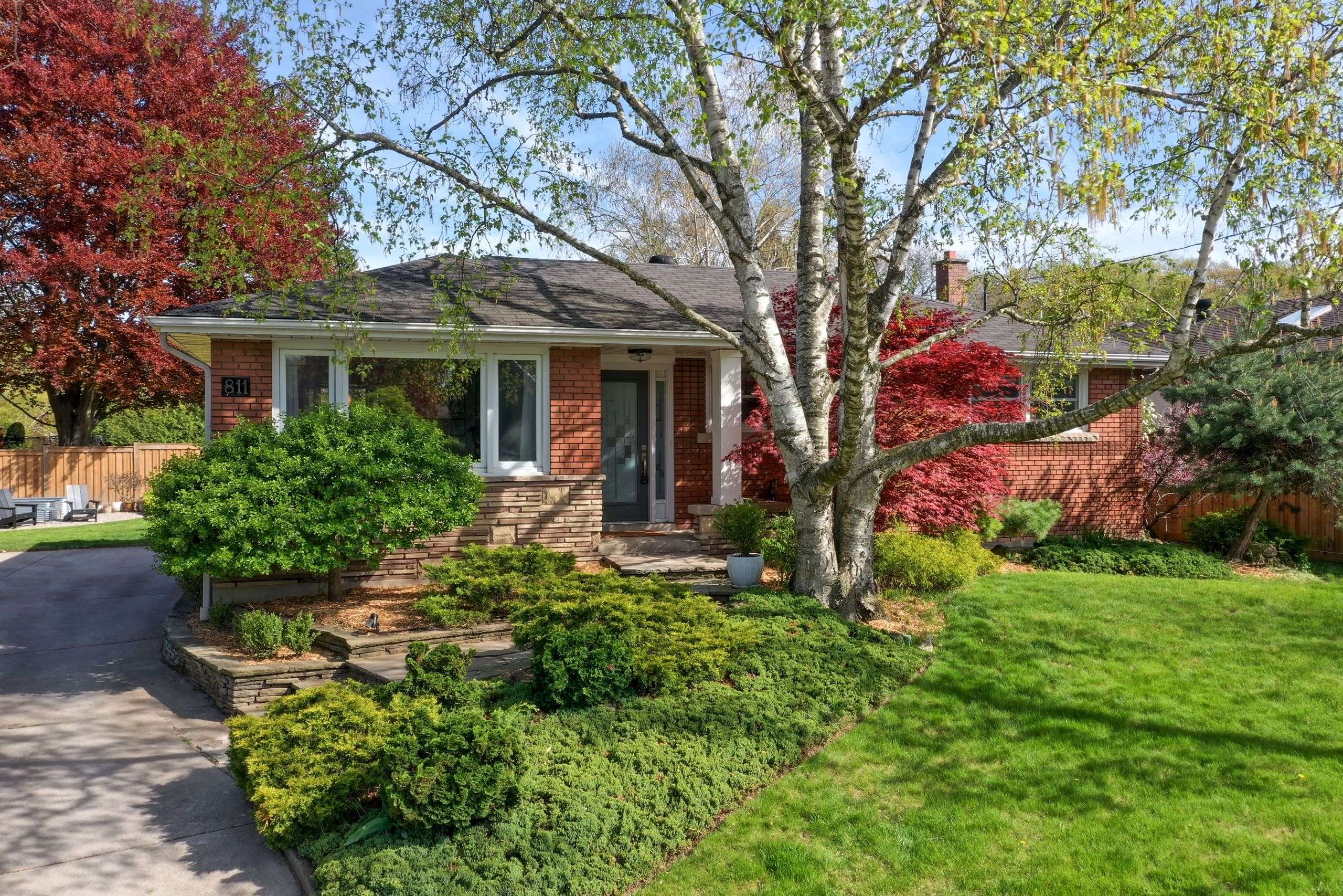 Burlington, ON L7T 2Y8,811 Teal DR