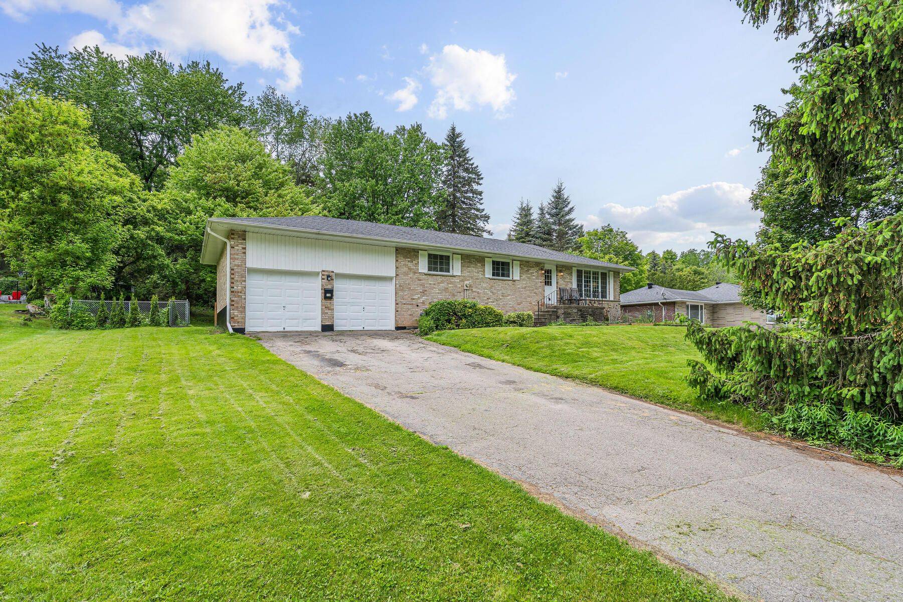 Halton Hills, ON L7G 2V4,112 Park ST E