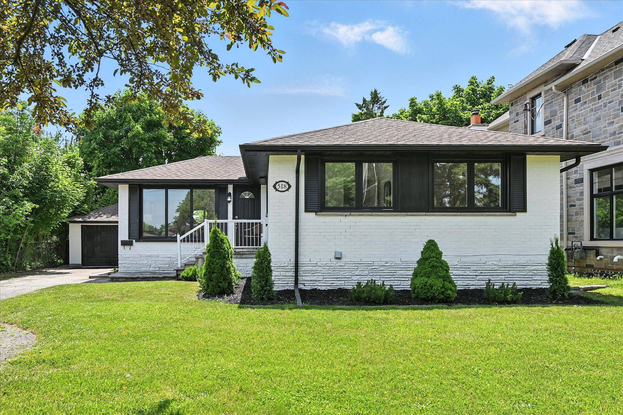Oakville, ON L6L 4A7,518 Third Line