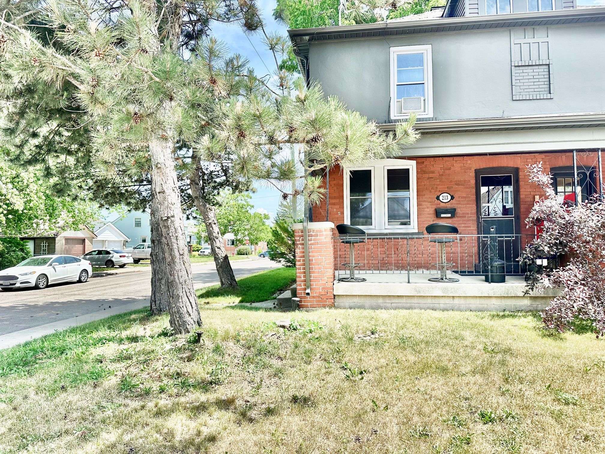 Hamilton, ON L8K 3J5,215 Rosewood RD