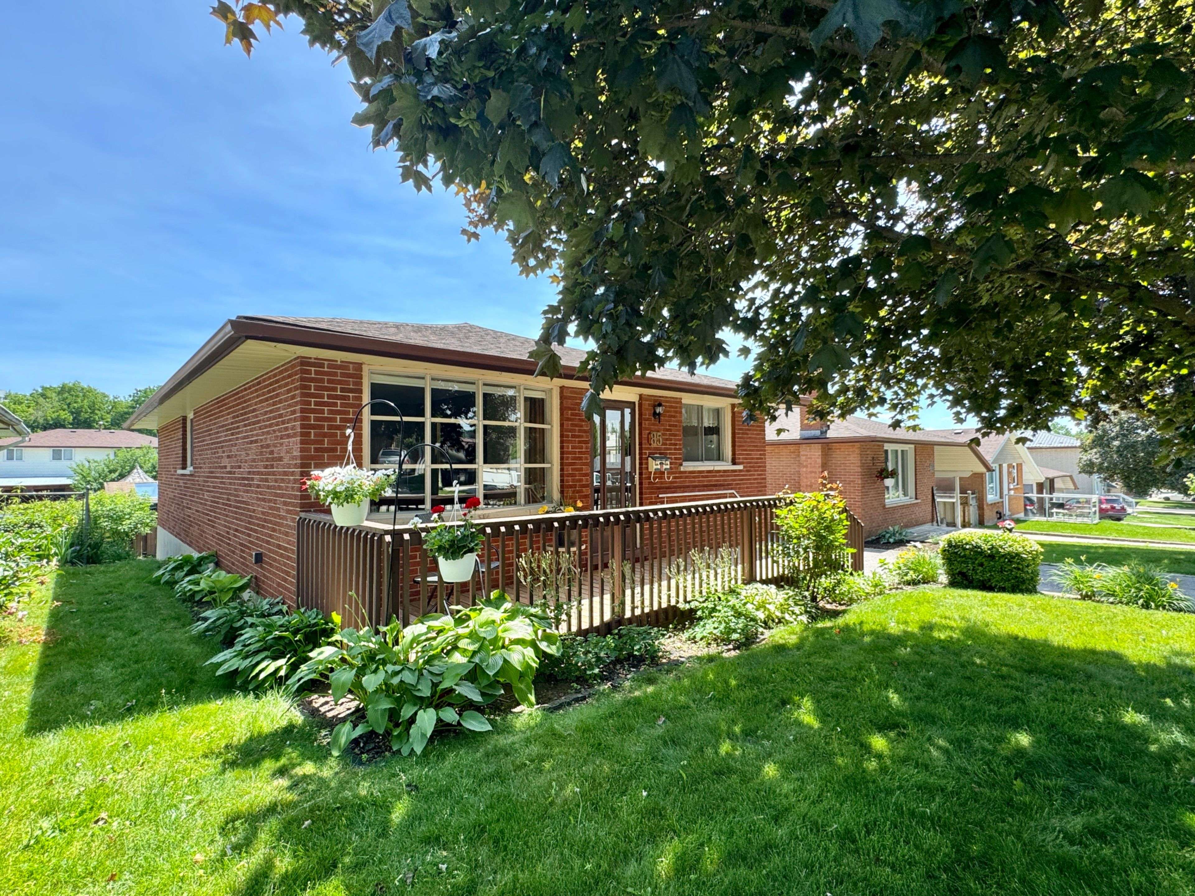 Cambridge, ON N1R 4Z7,85 Lowrey AVE S
