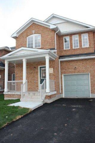 Brampton, ON L6X 0S5,26 Commodore DR