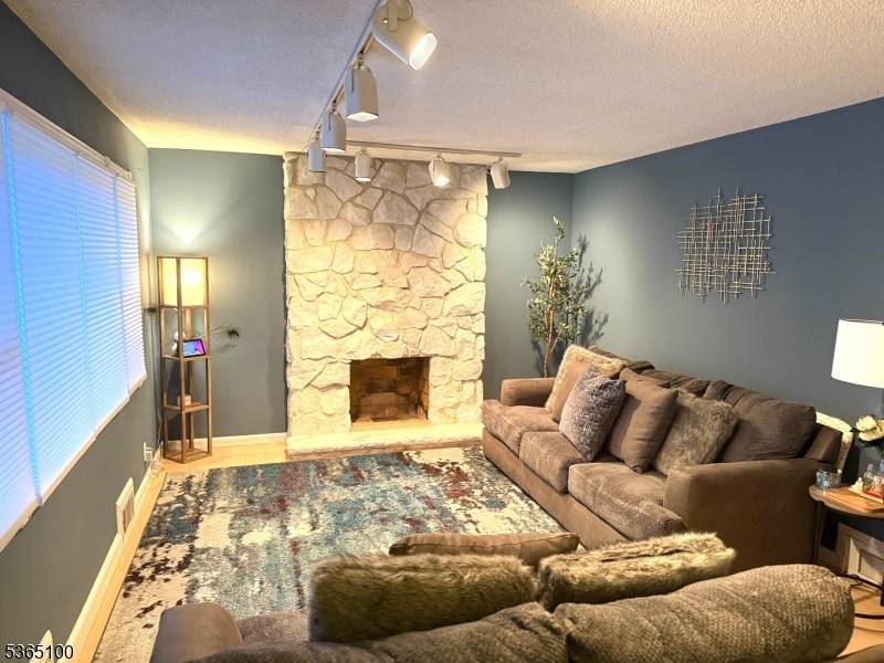 West Orange Twp., NJ 07052,6 Wakeman St