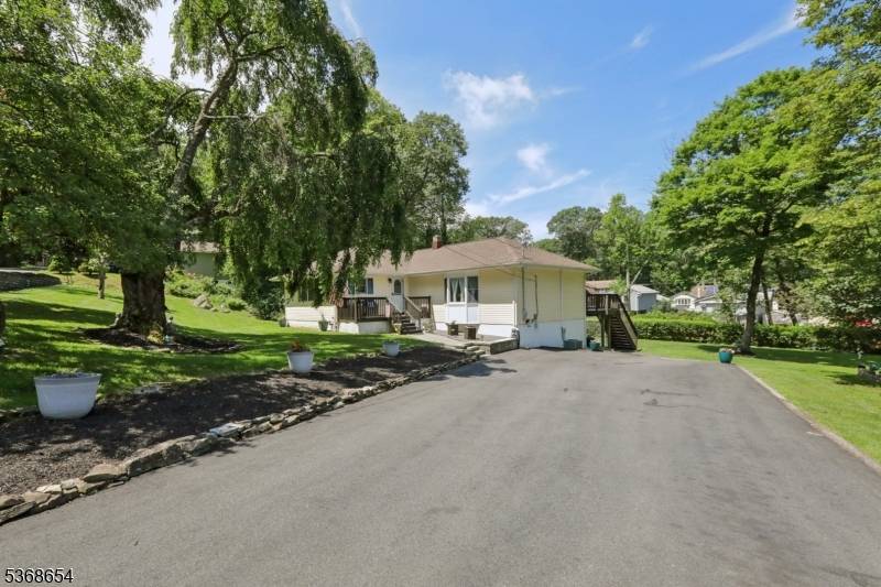 Hopatcong Boro, NJ 07843,12 Fisk Trl