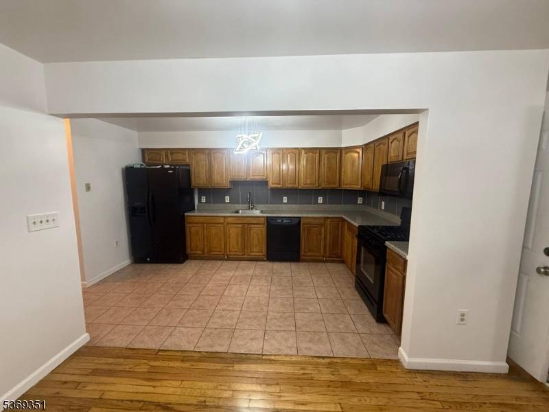 Elizabeth City, NJ 07206,326 Livingston St