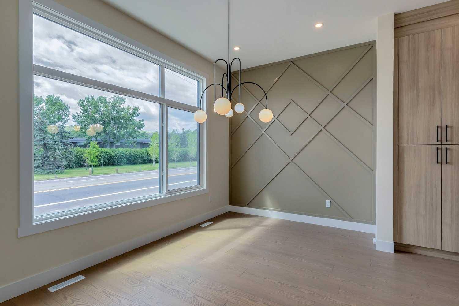 Calgary, AB T3B 0H6,8116 Bowness RD NW