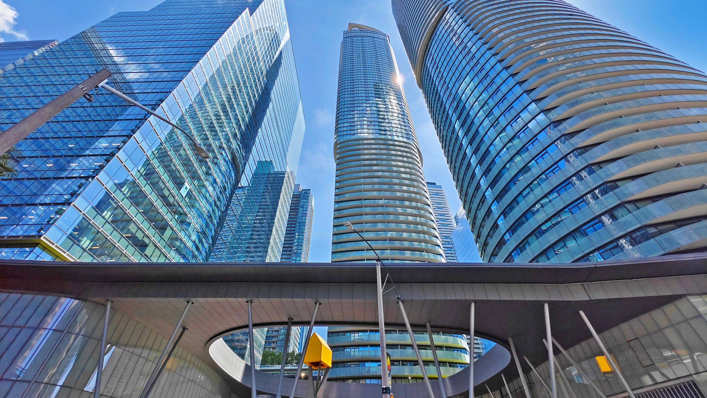 Toronto C01, ON M5J 0B1,14 York ST #5903