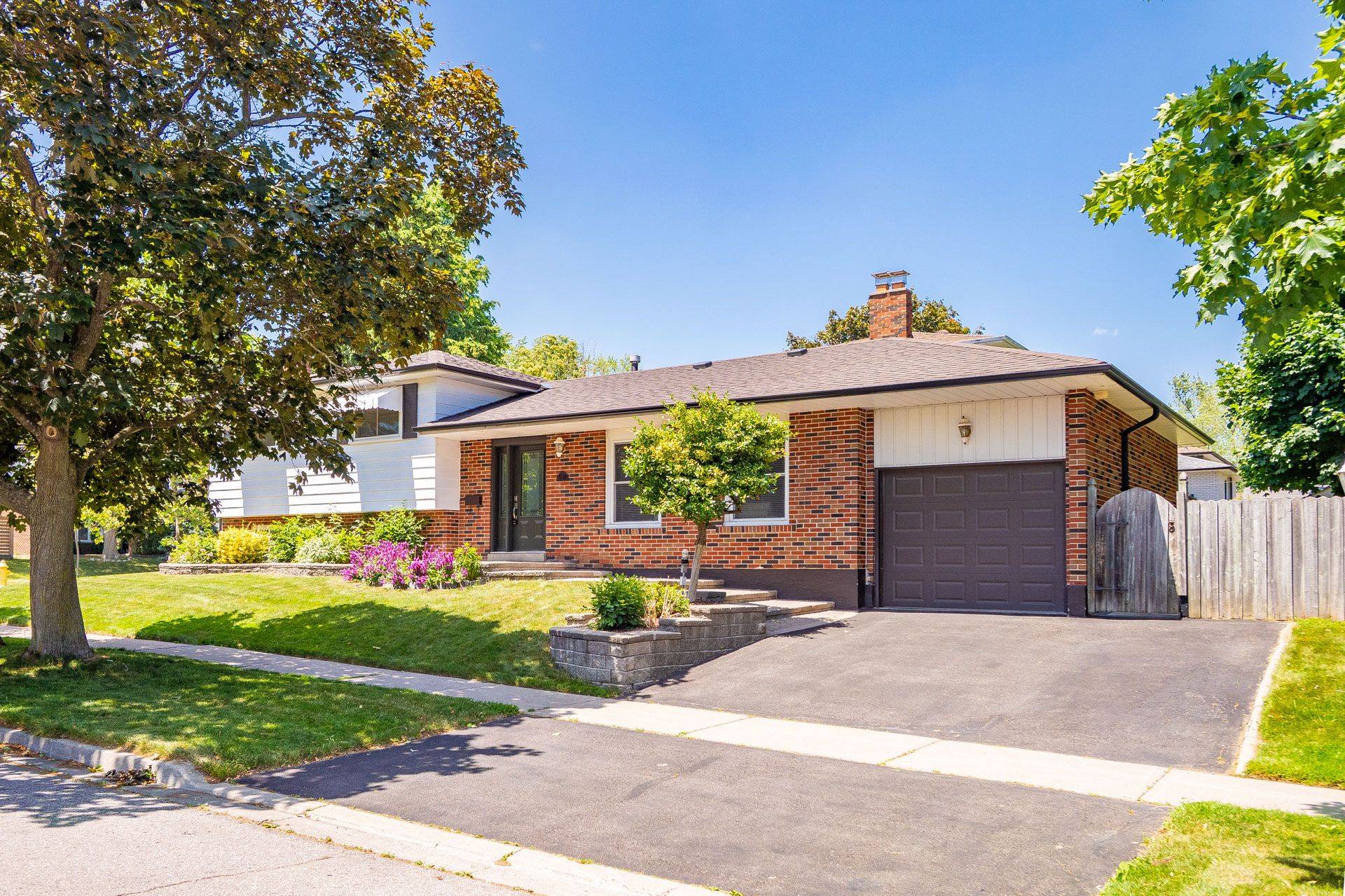 Toronto E10, ON M1C 2C5,50 Chapais CRES