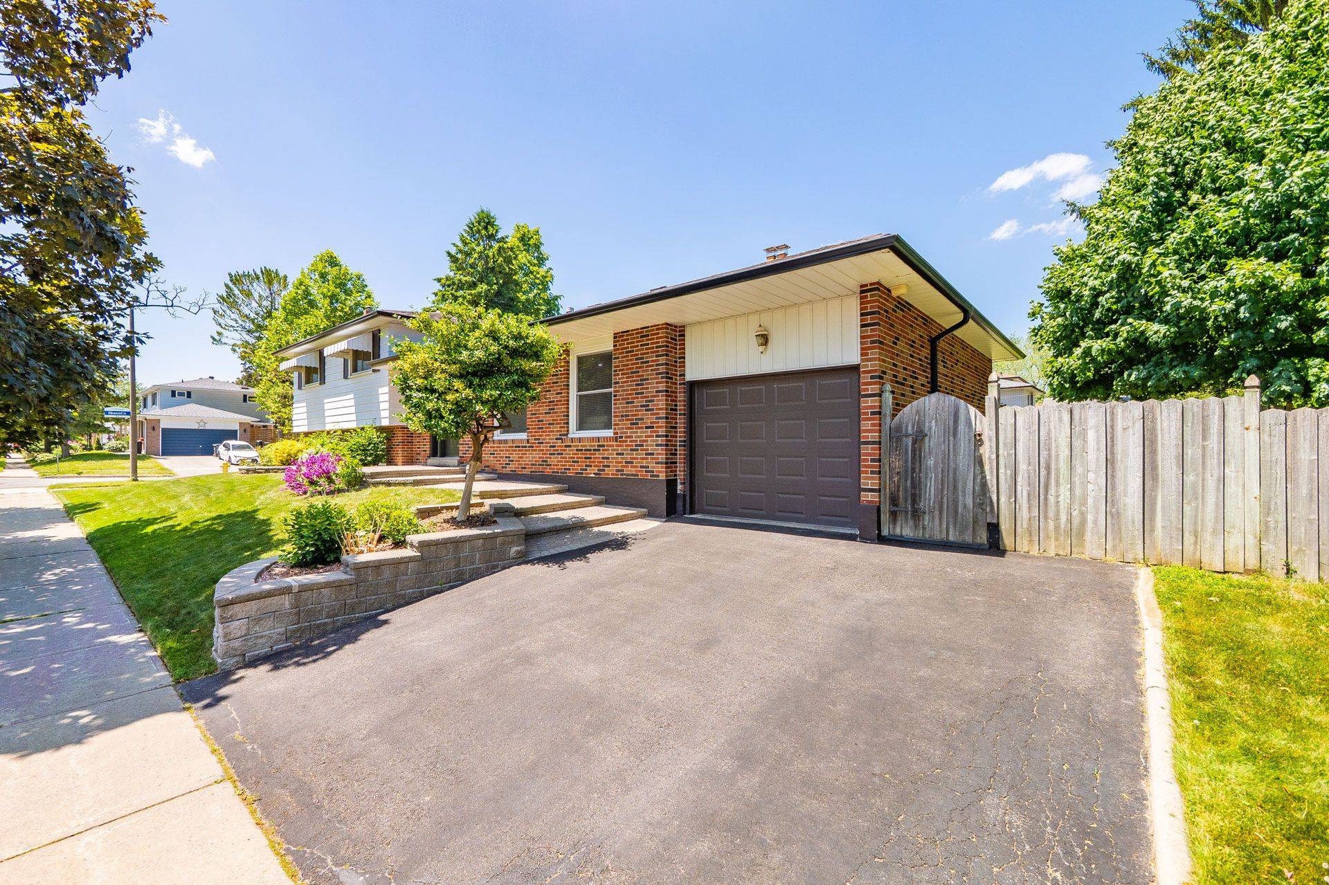 Toronto E10, ON M1C 2C5,50 Chapais CRES