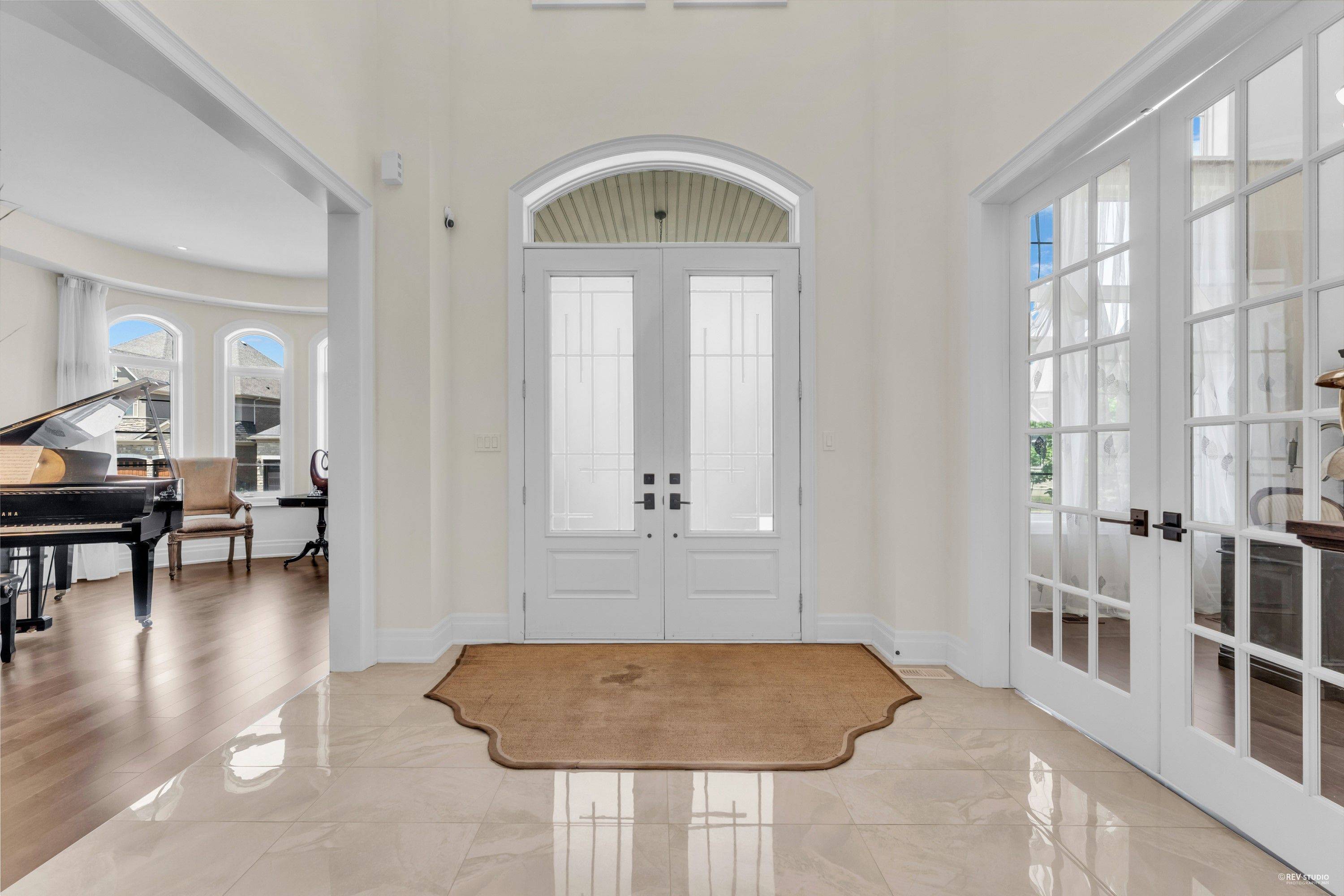 King, ON L7B 0P5,27 Sir Henry CT