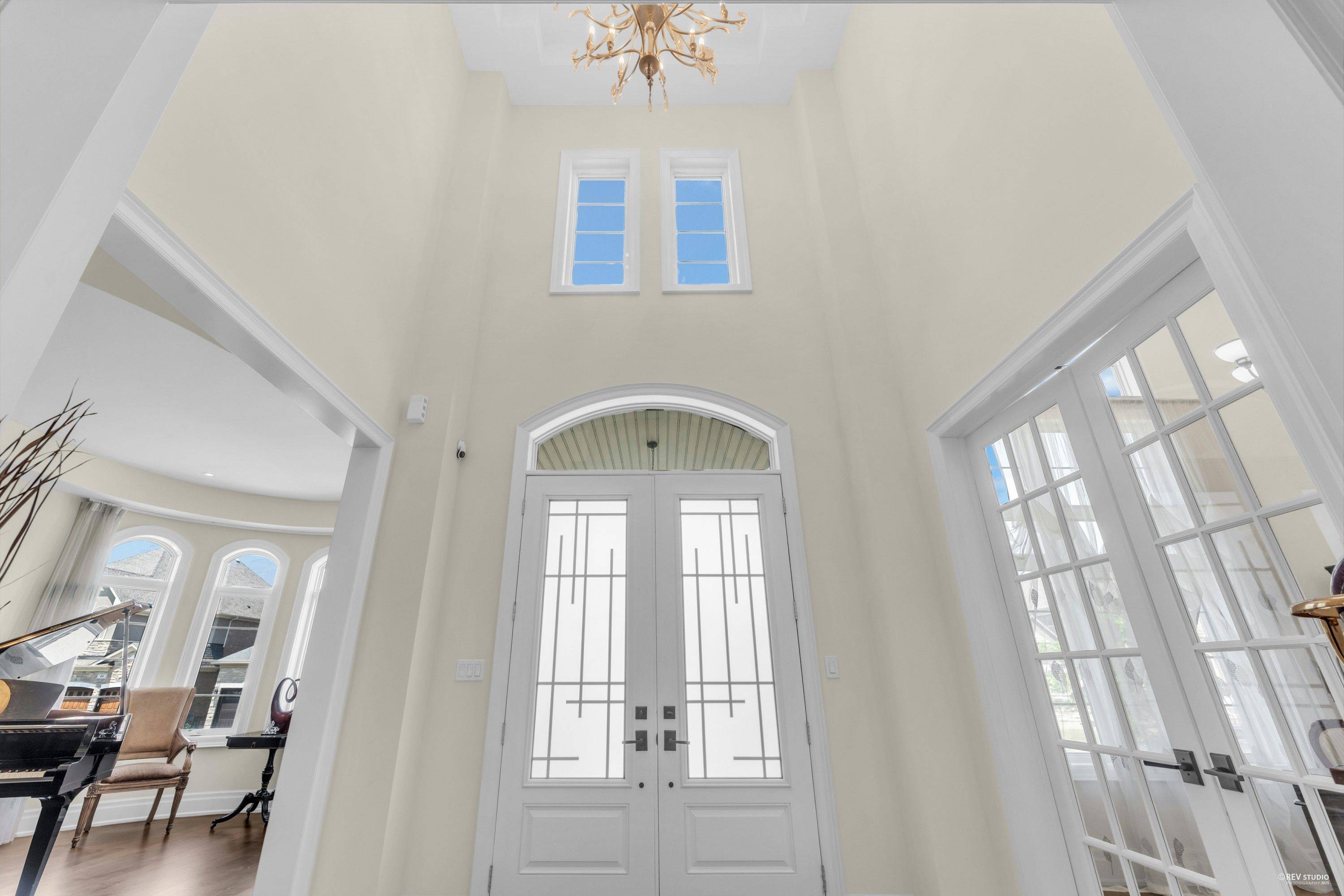 King, ON L7B 0P5,27 Sir Henry CT