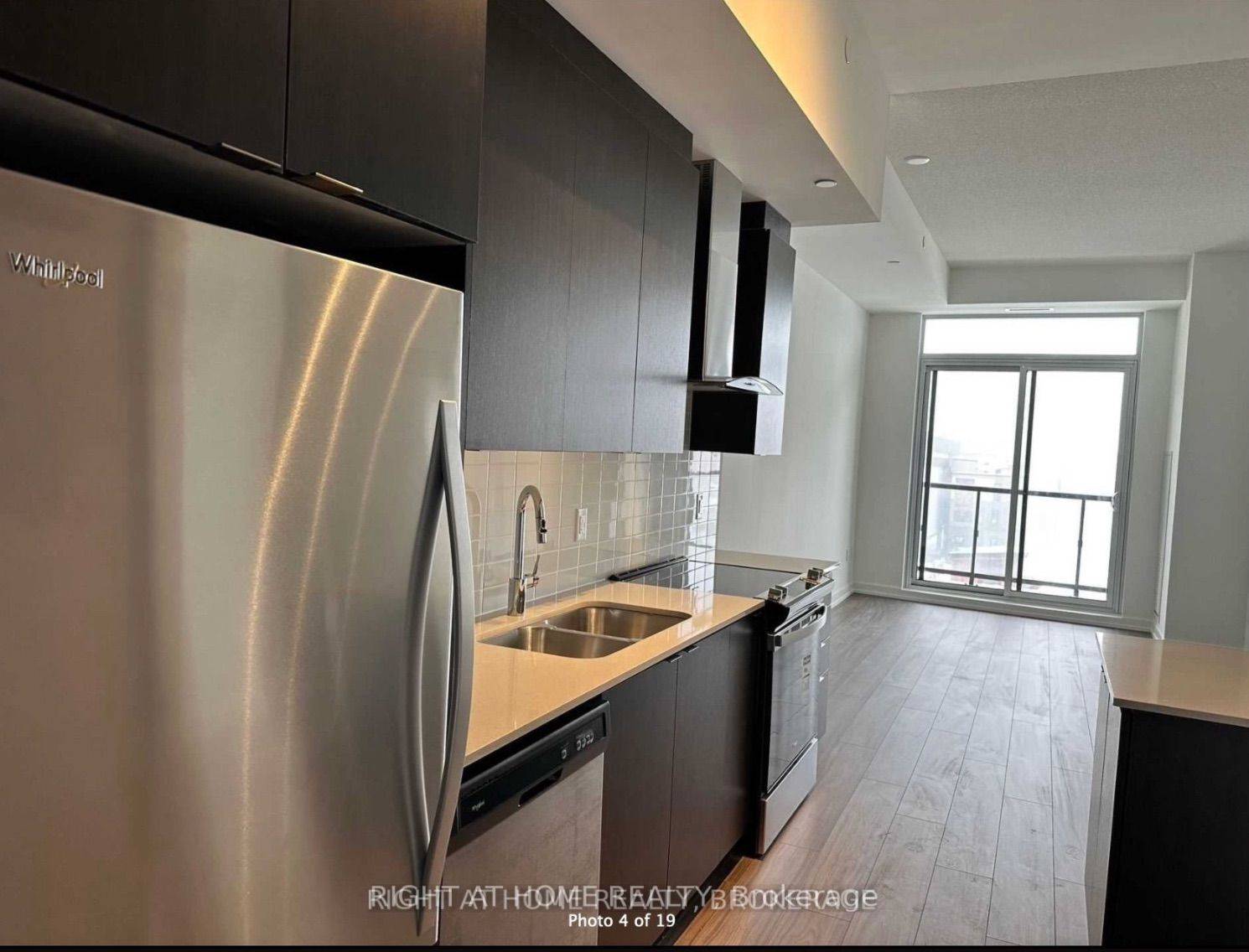 Kitchener, ON N2X 3H9,55 Duke ST W #415