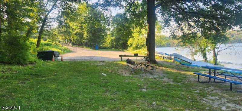 Monroe, NJ 10950,34 Round Lake