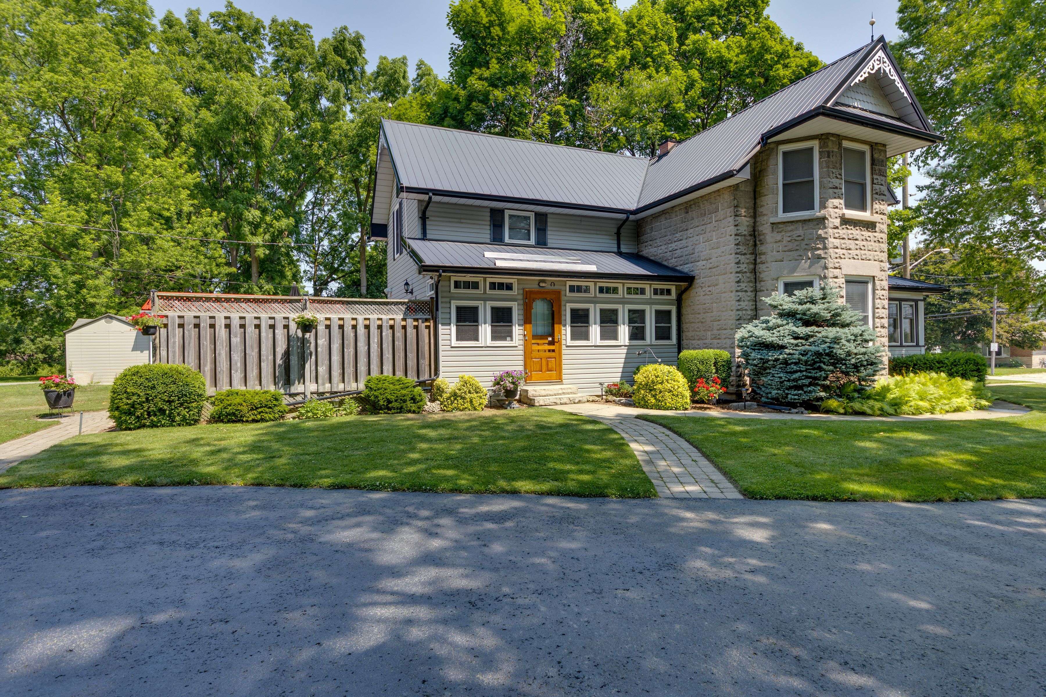 East Gwillimbury, ON L0G 1R0,20314 Leslie ST