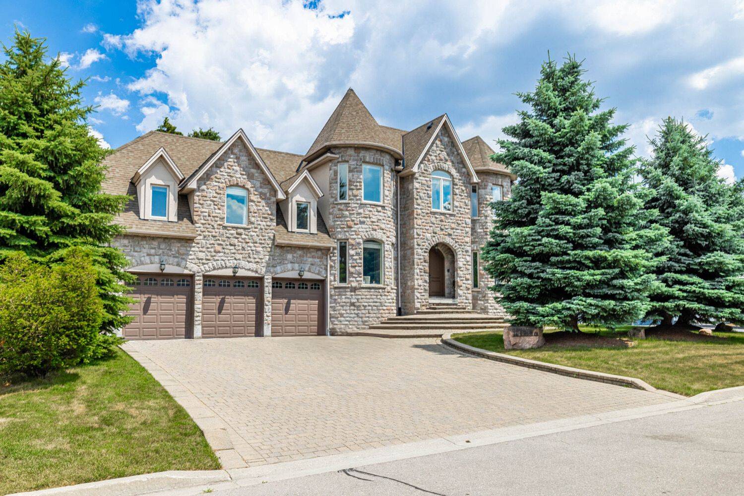 Richmond Hill, ON L4C 6S5,12 Orlon CRES