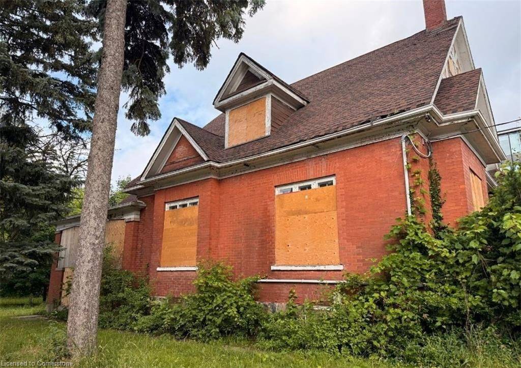 Kitchener, ON N2H 1K6,11 Irvin ST