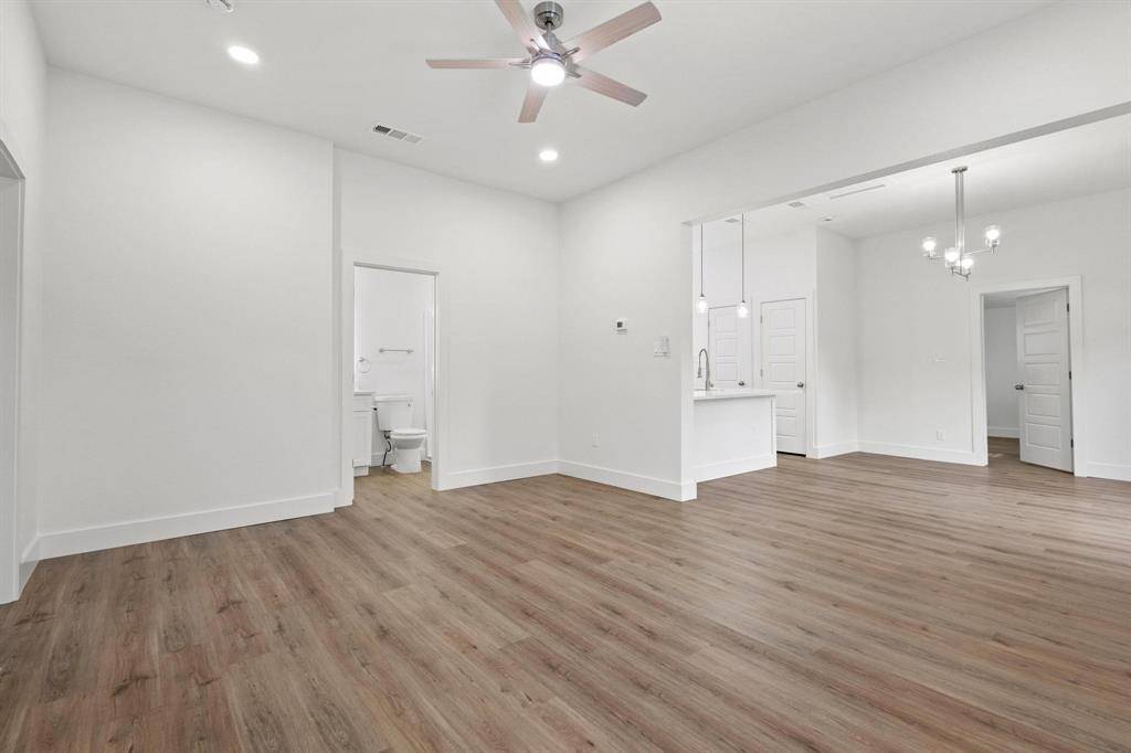 Denison, TX 75020,607 W Sears Street