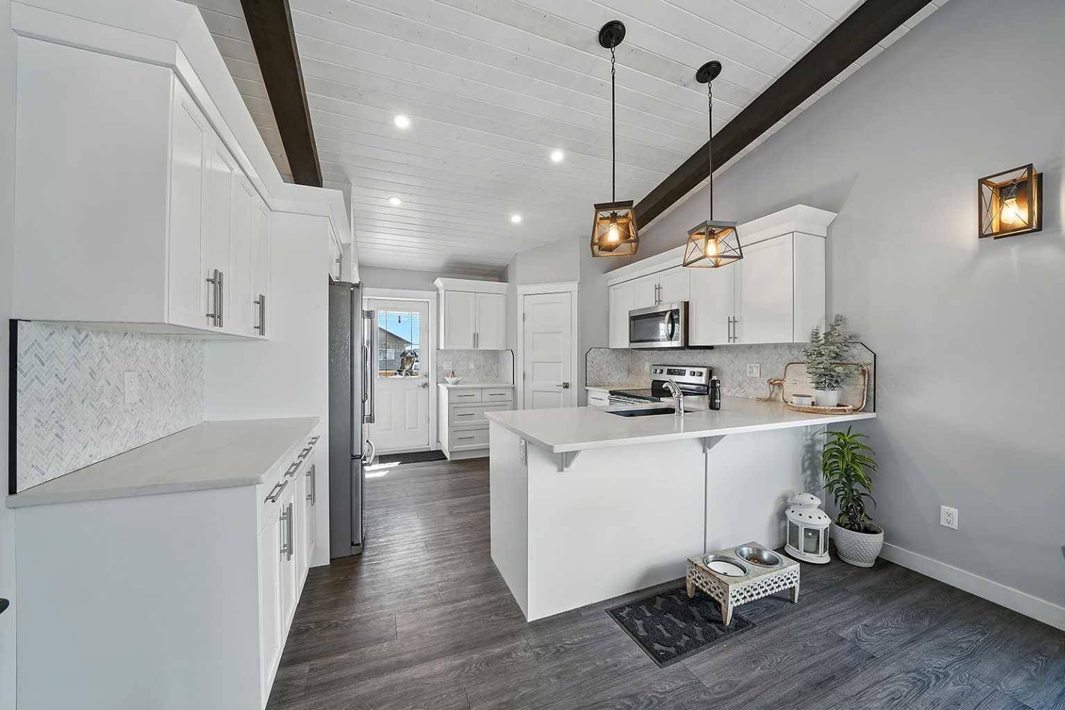 Lacombe, AB T4L 0A6,5 Mackenzie AVE