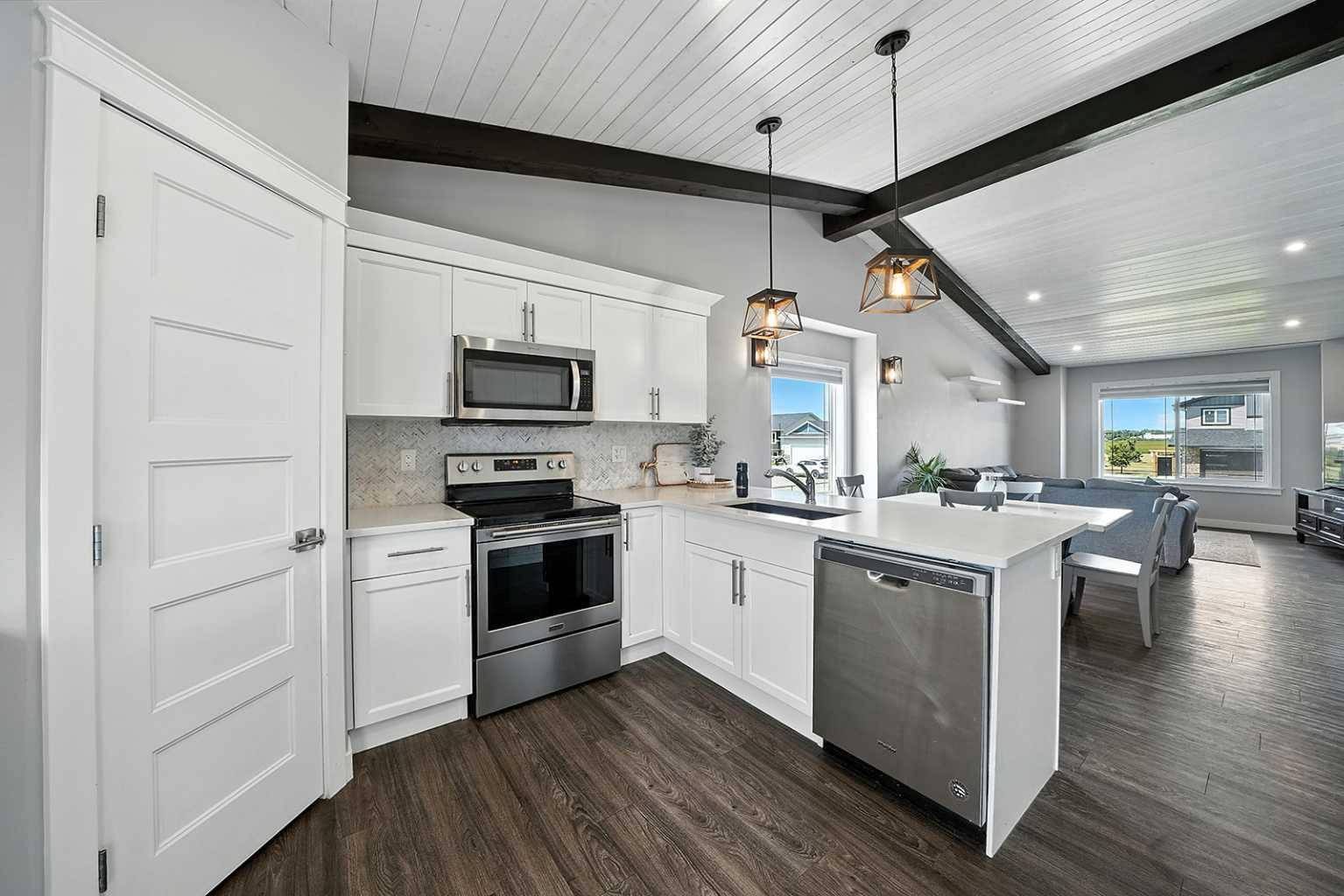 Lacombe, AB T4L 0A6,5 Mackenzie AVE