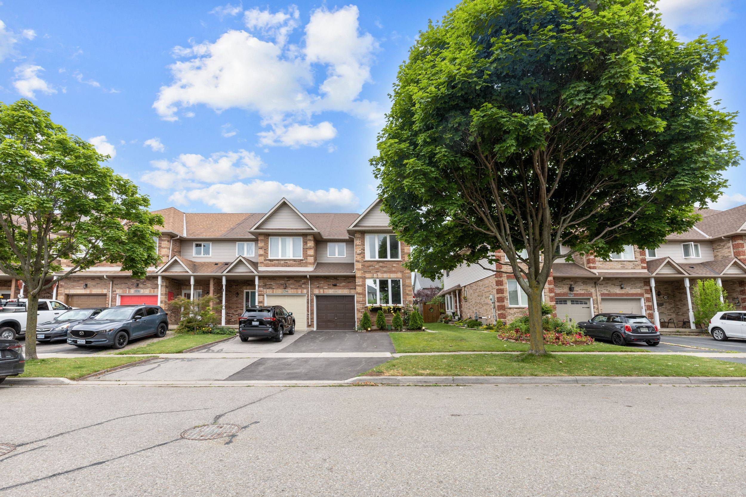 Burlington, ON L7M 4S3,1296 Blanshard DR