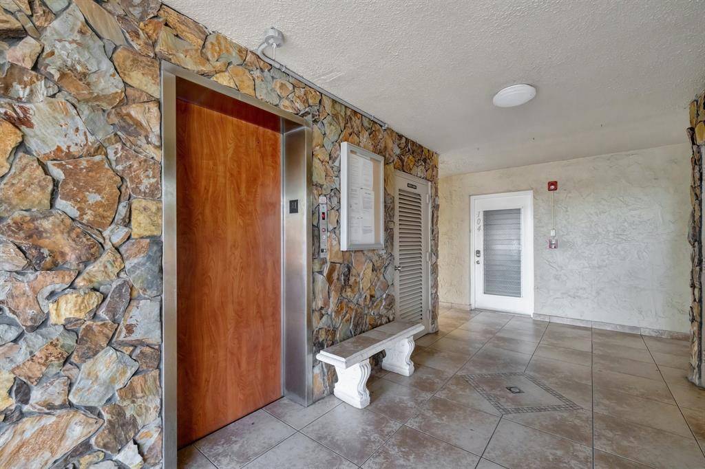 Dania Beach, FL 33004,205 SE 11th Ter #405
