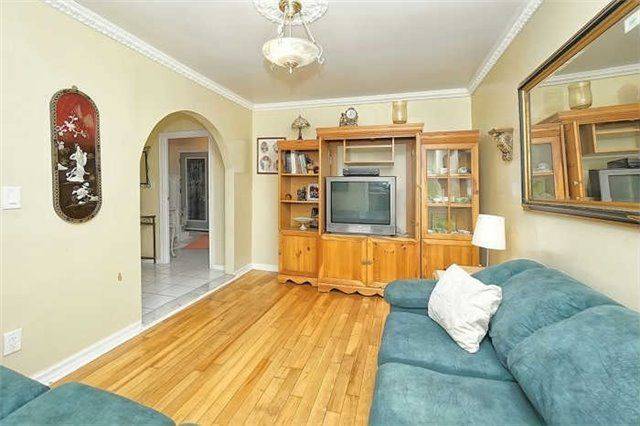 Toronto W03, ON M6H 3N1,34 Mc Farland AVE