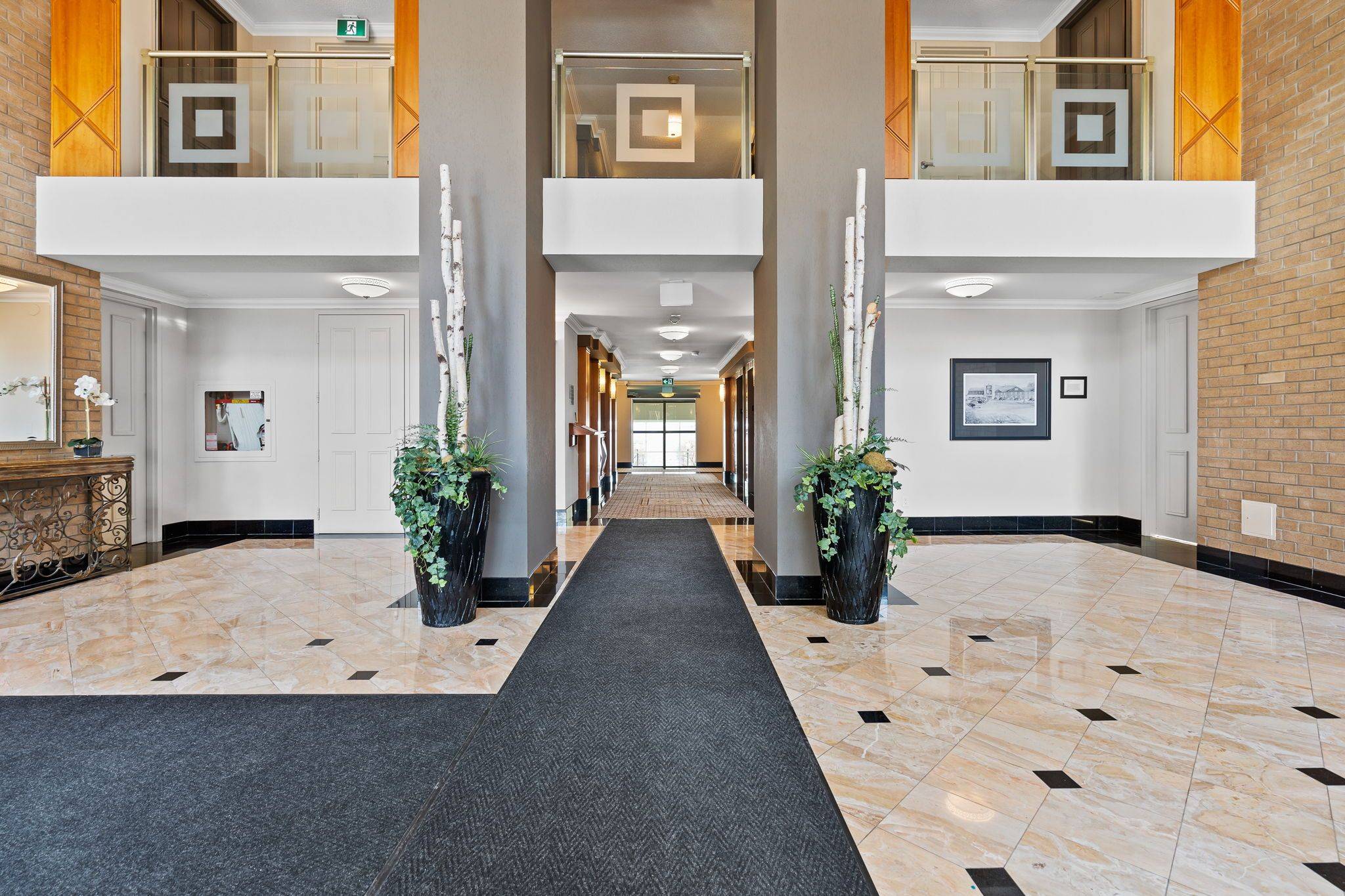 Burlington, ON L7R 4K1,2190 LAKESHORE RD #403