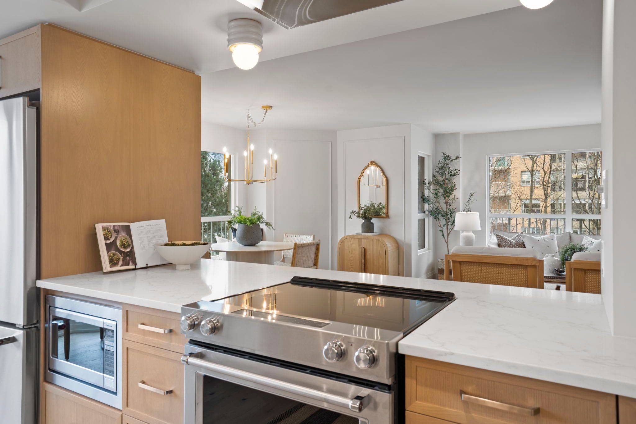 Burlington, ON L7R 4K1,2190 LAKESHORE RD #403