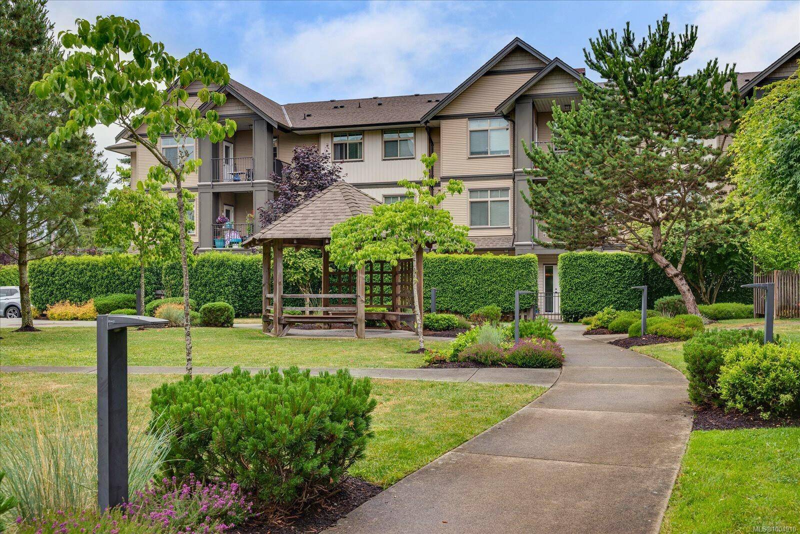 Nanaimo, BC V9S 2N2,2117 Meredith Rd #106